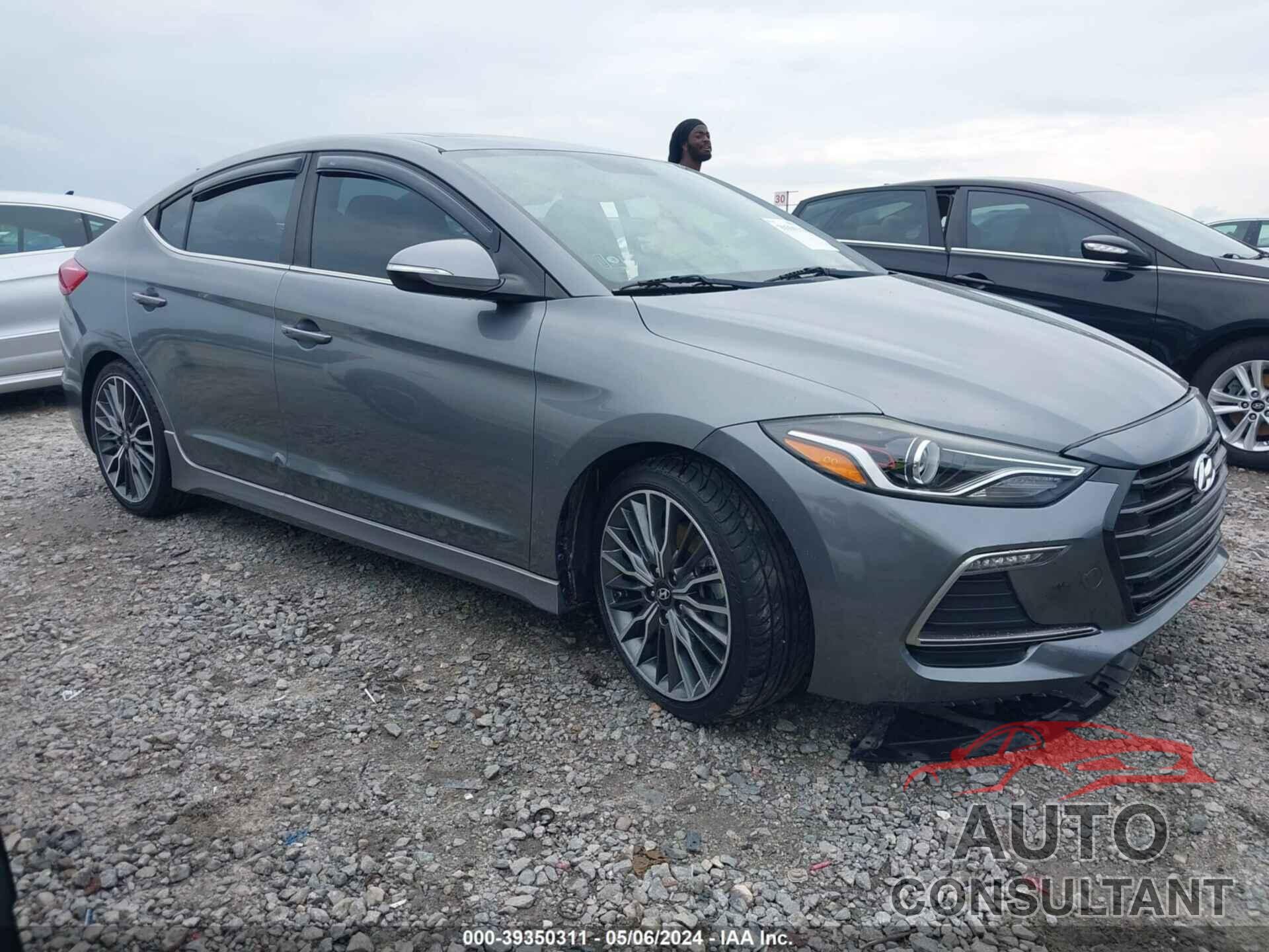 HYUNDAI ELANTRA 2018 - KMHD04LB5JU498885