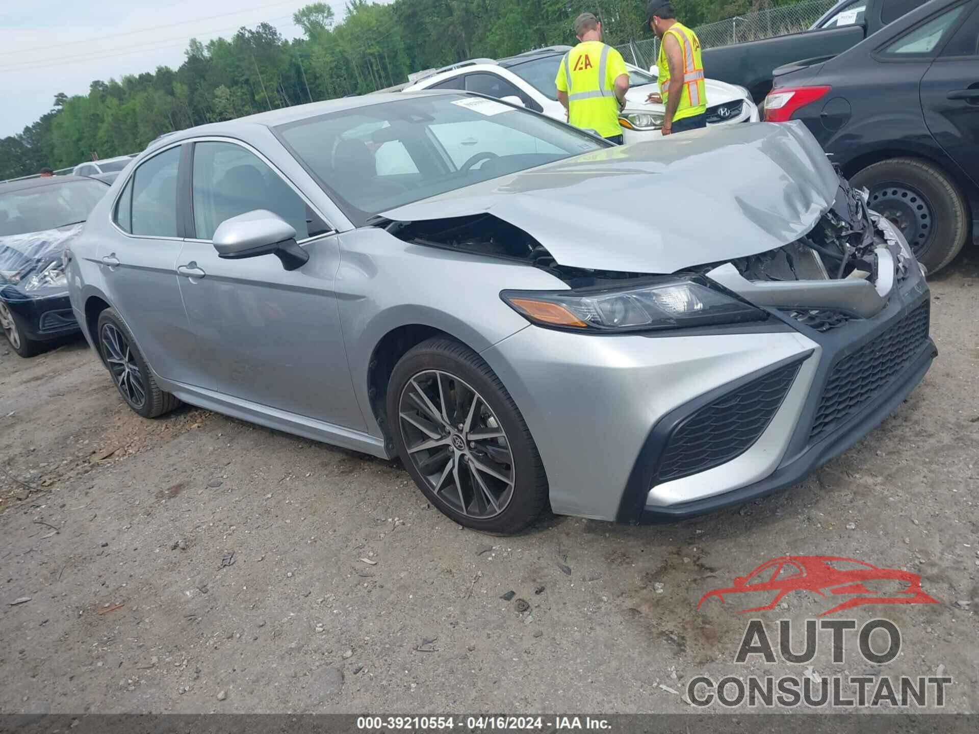 TOYOTA CAMRY 2021 - 4T1G11AK5MU570720