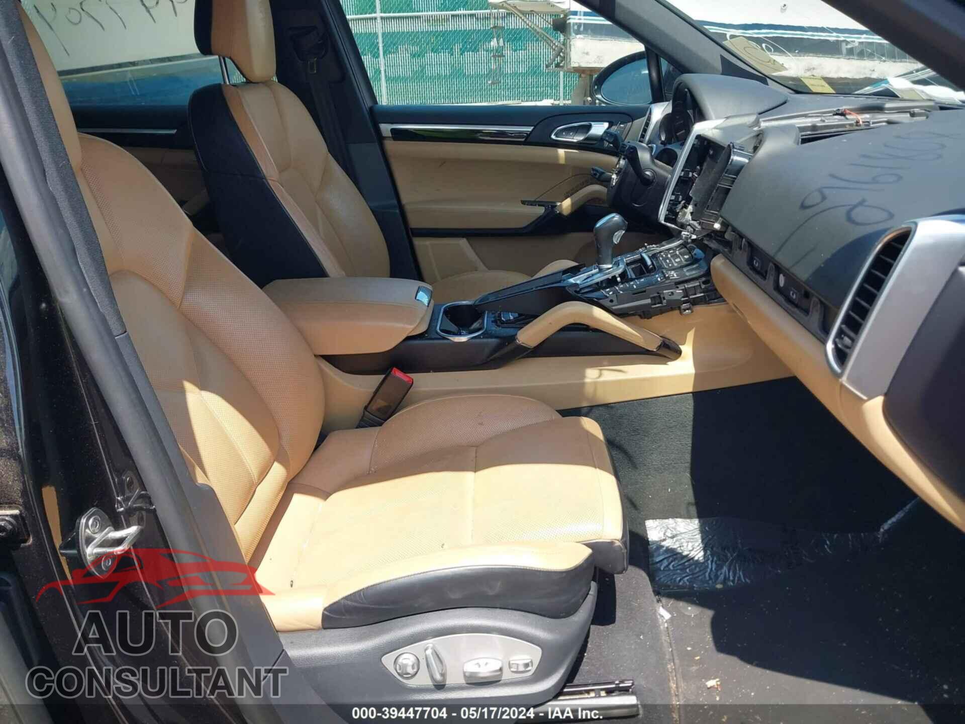PORSCHE CAYENNE 2017 - WP1AA2A29HKA89014