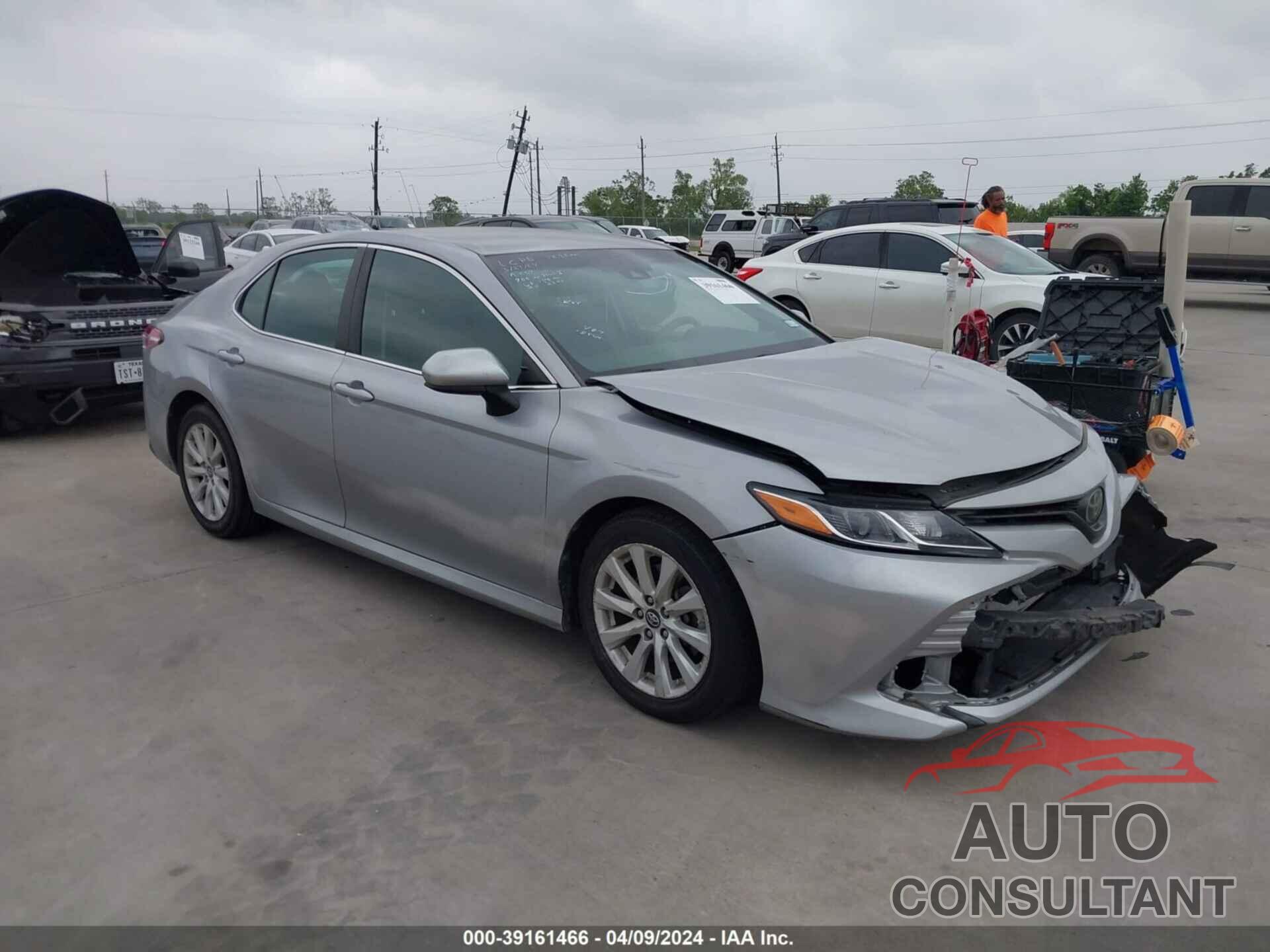TOYOTA CAMRY 2018 - 4T1B11HK8JU155192