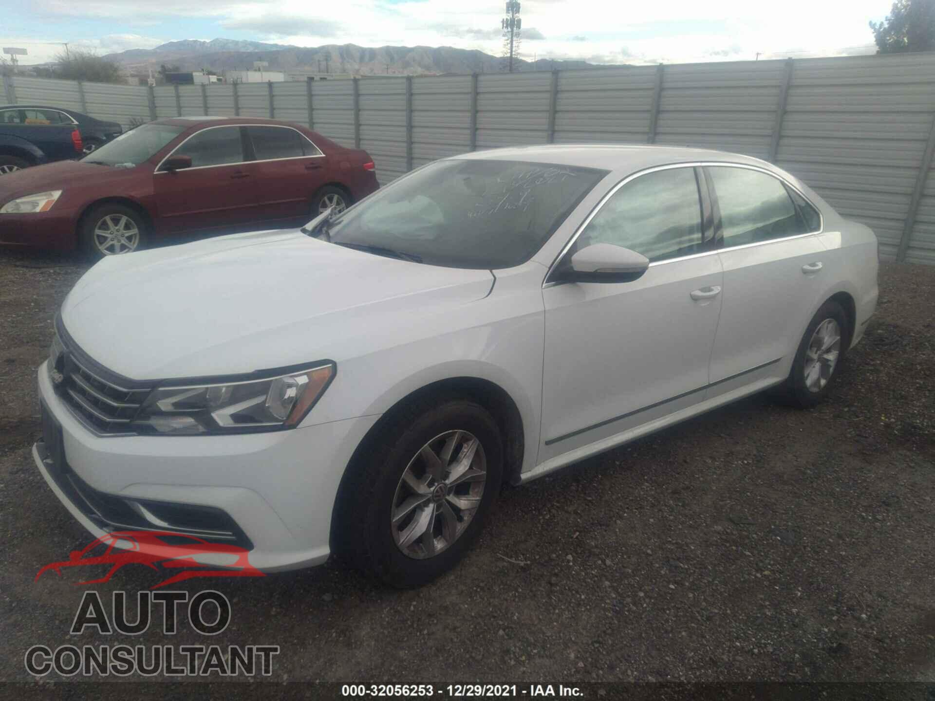 VOLKSWAGEN PASSAT 2017 - 1VWAT7A31HC026367