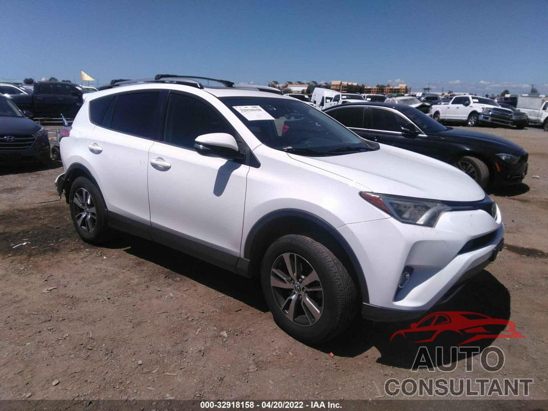 TOYOTA RAV4 2017 - JTMWFREV8HD104872