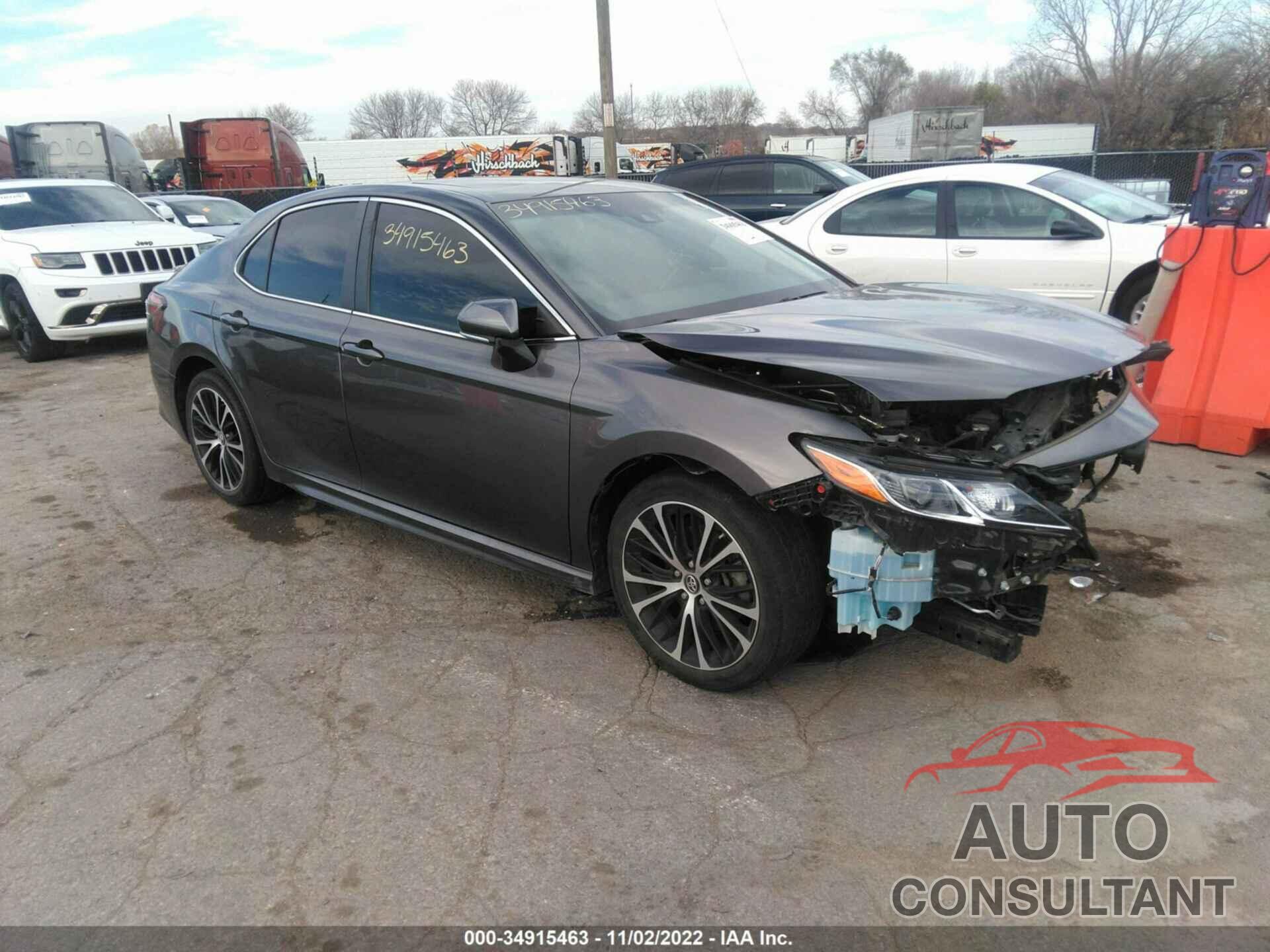 TOYOTA CAMRY 2018 - 4T1B11HK0JU047312