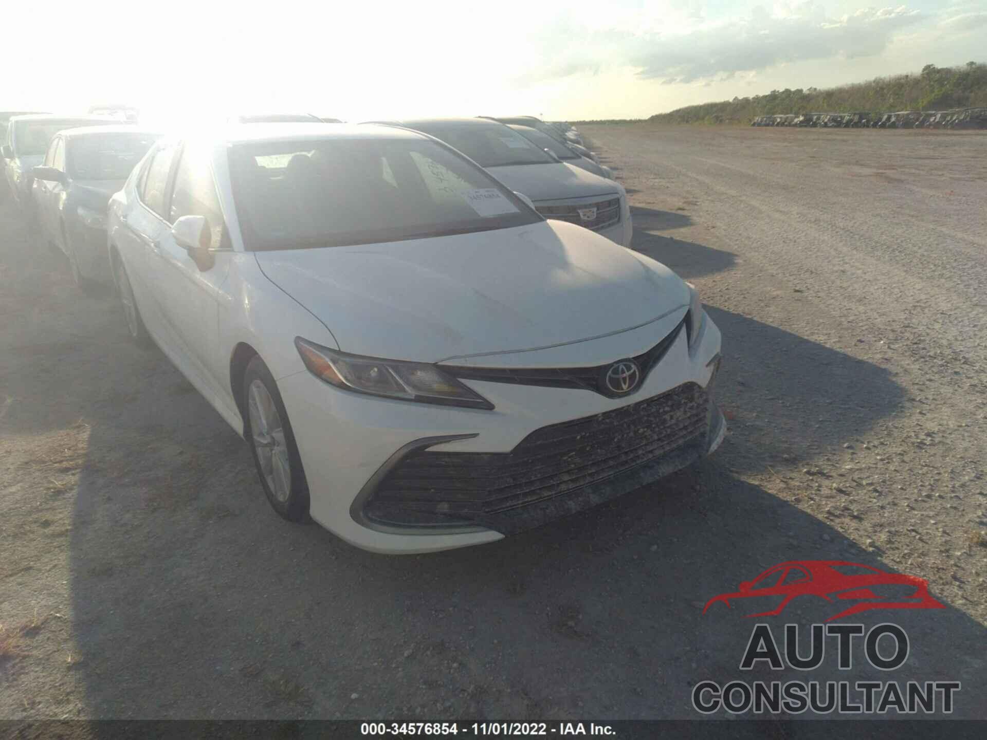 TOYOTA CAMRY 2021 - 4T1C11AK5MU577021