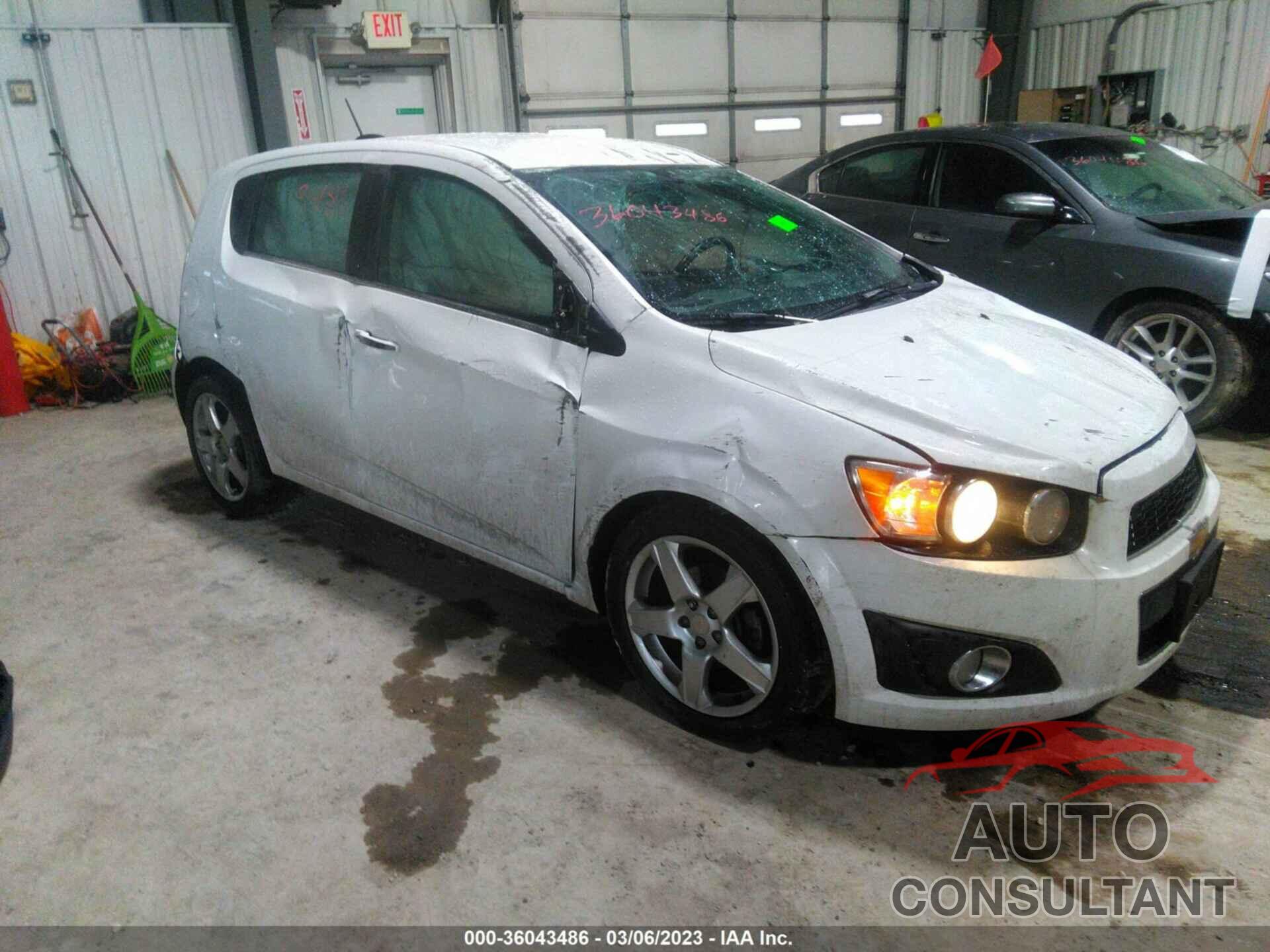 CHEVROLET SONIC 2016 - 1G1JE6SB8G4159514