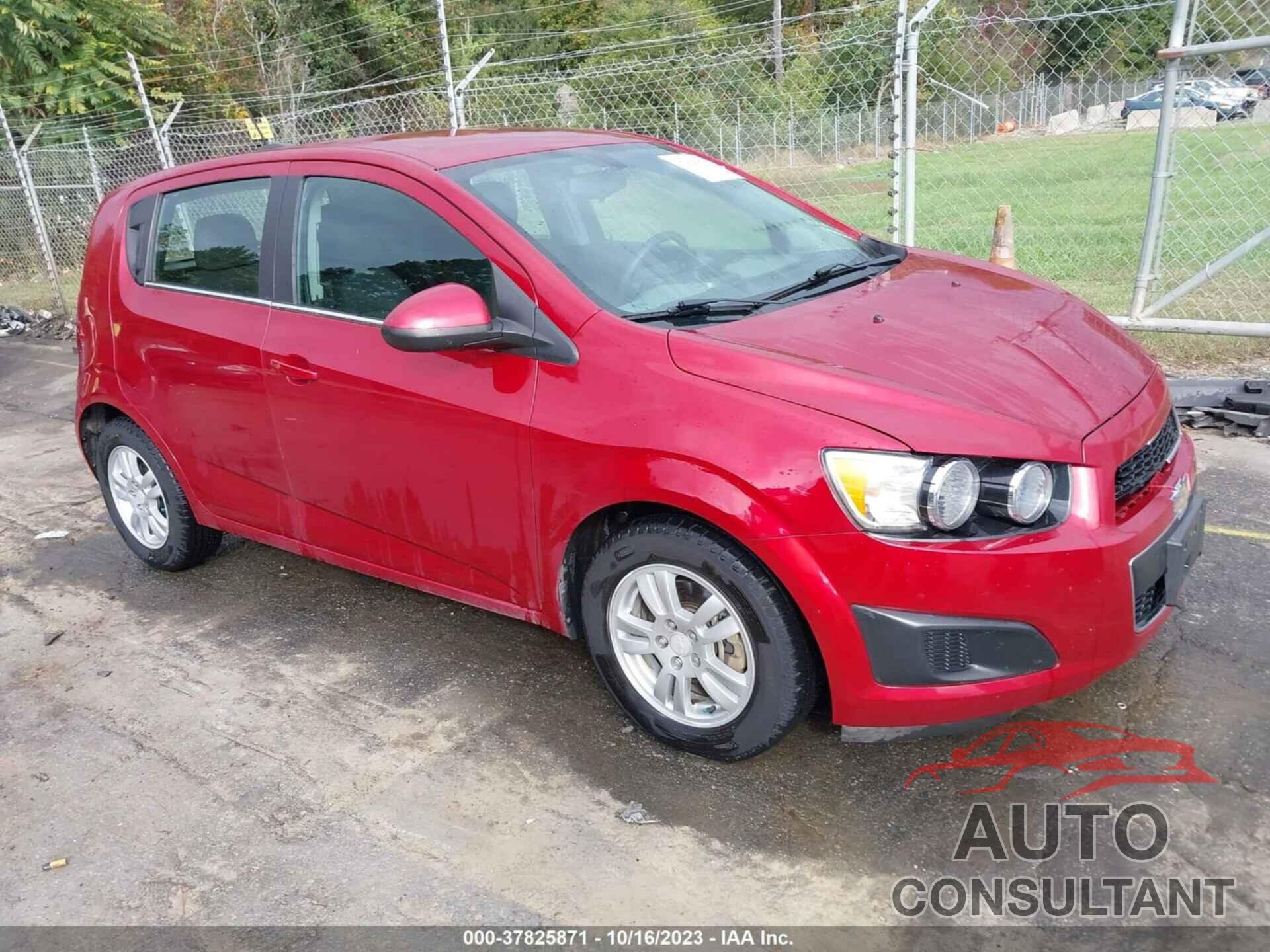 CHEVROLET SONIC 2016 - 1G1JC6SH2G4134537