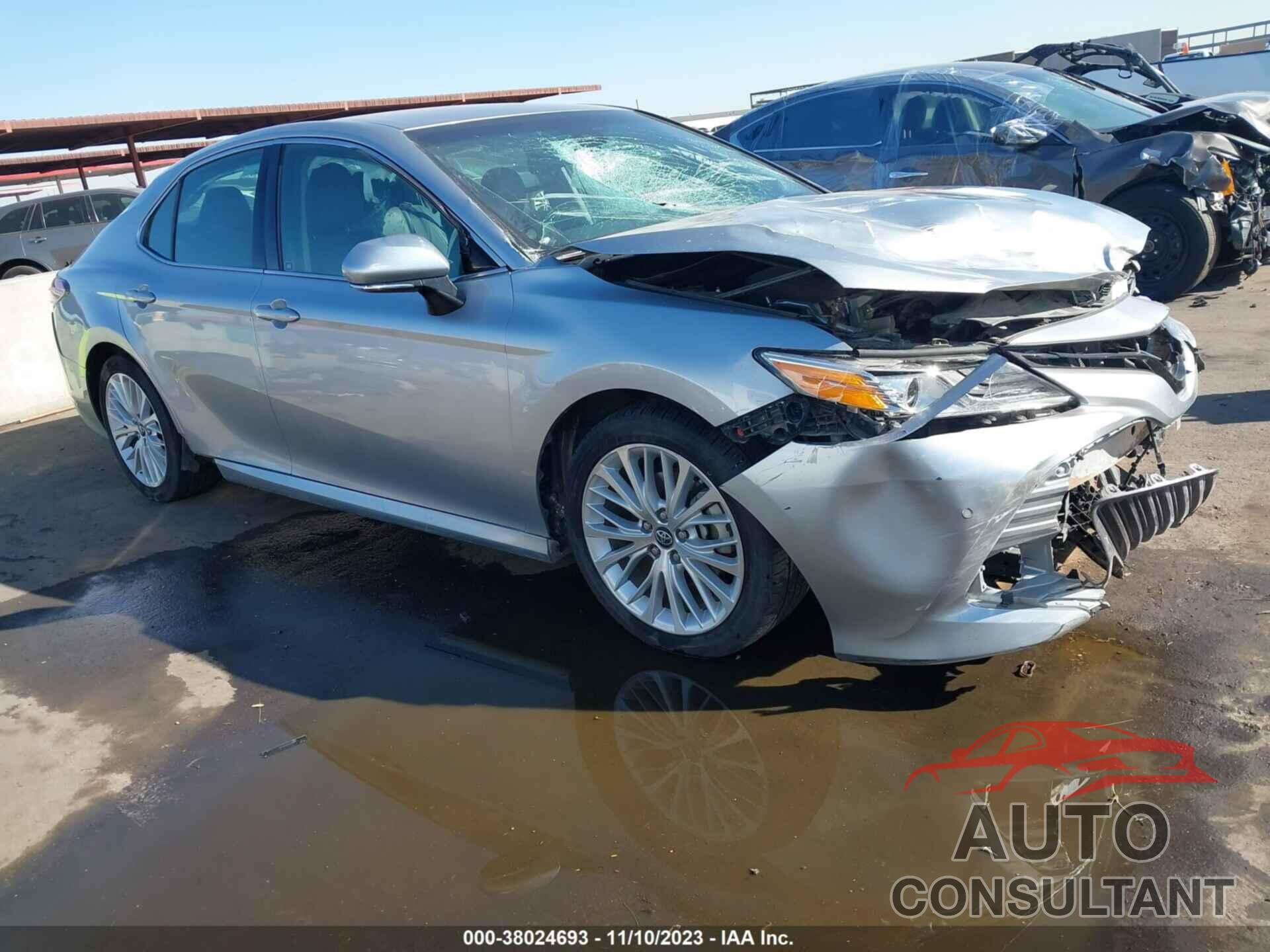 TOYOTA CAMRY 2018 - 4T1B11HK3JU046722