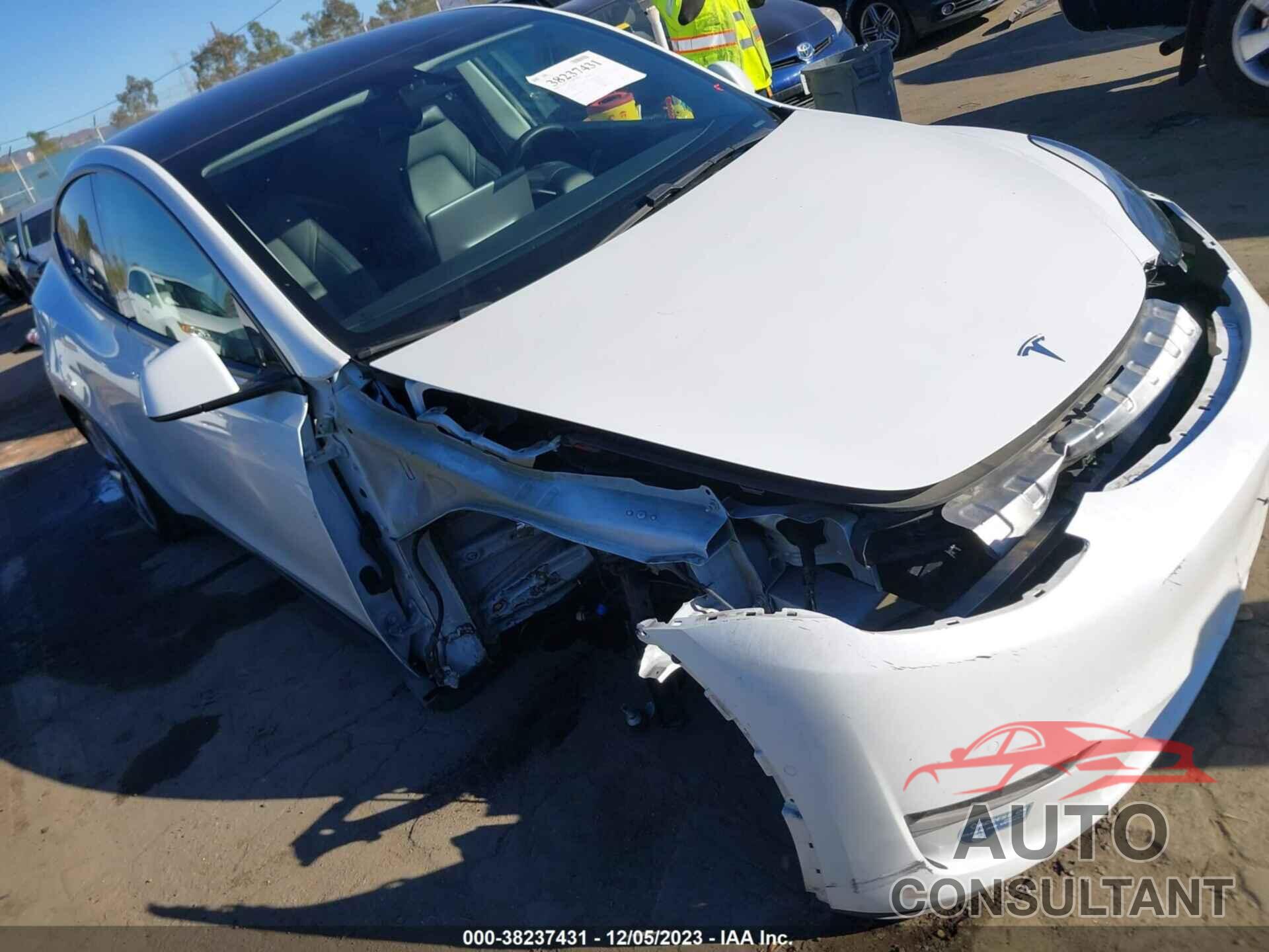 TESLA MODEL Y 2020 - 5YJYGDEE2LF050737