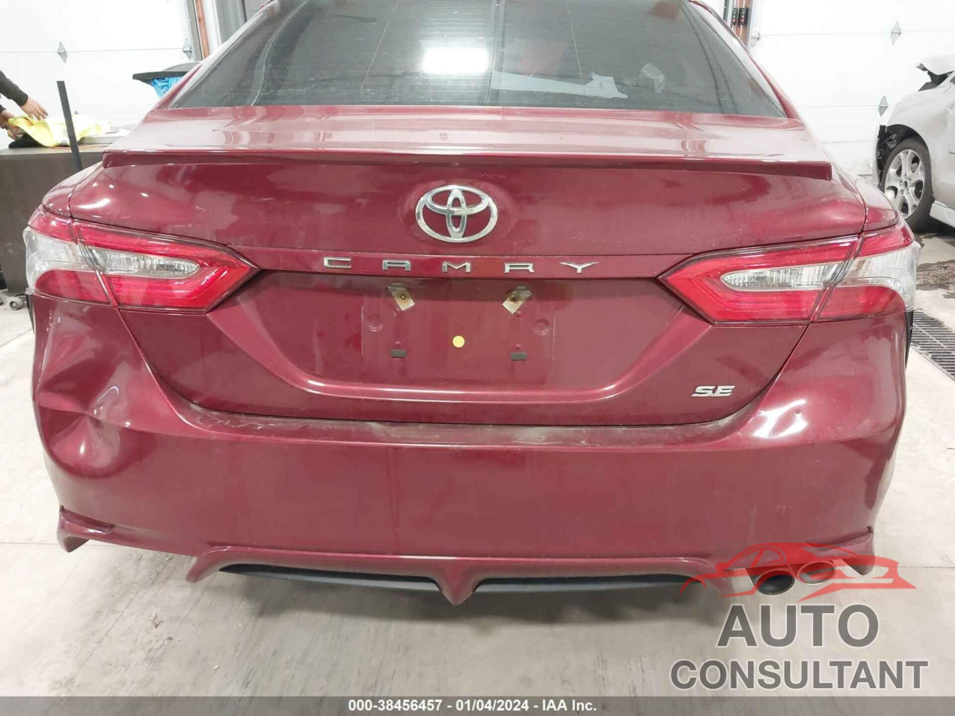 TOYOTA CAMRY 2018 - 4T1B11HK3JU561462