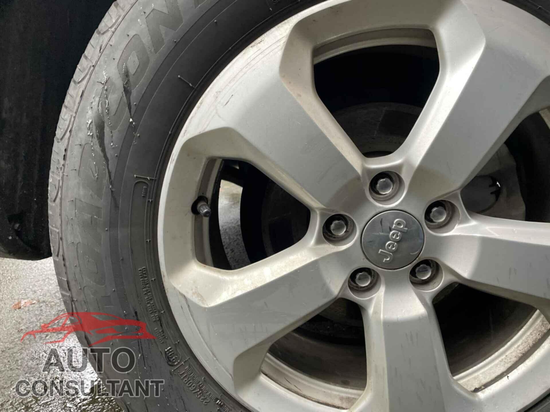JEEP COMPASS 2018 - 3C4NJCBB3JT267348
