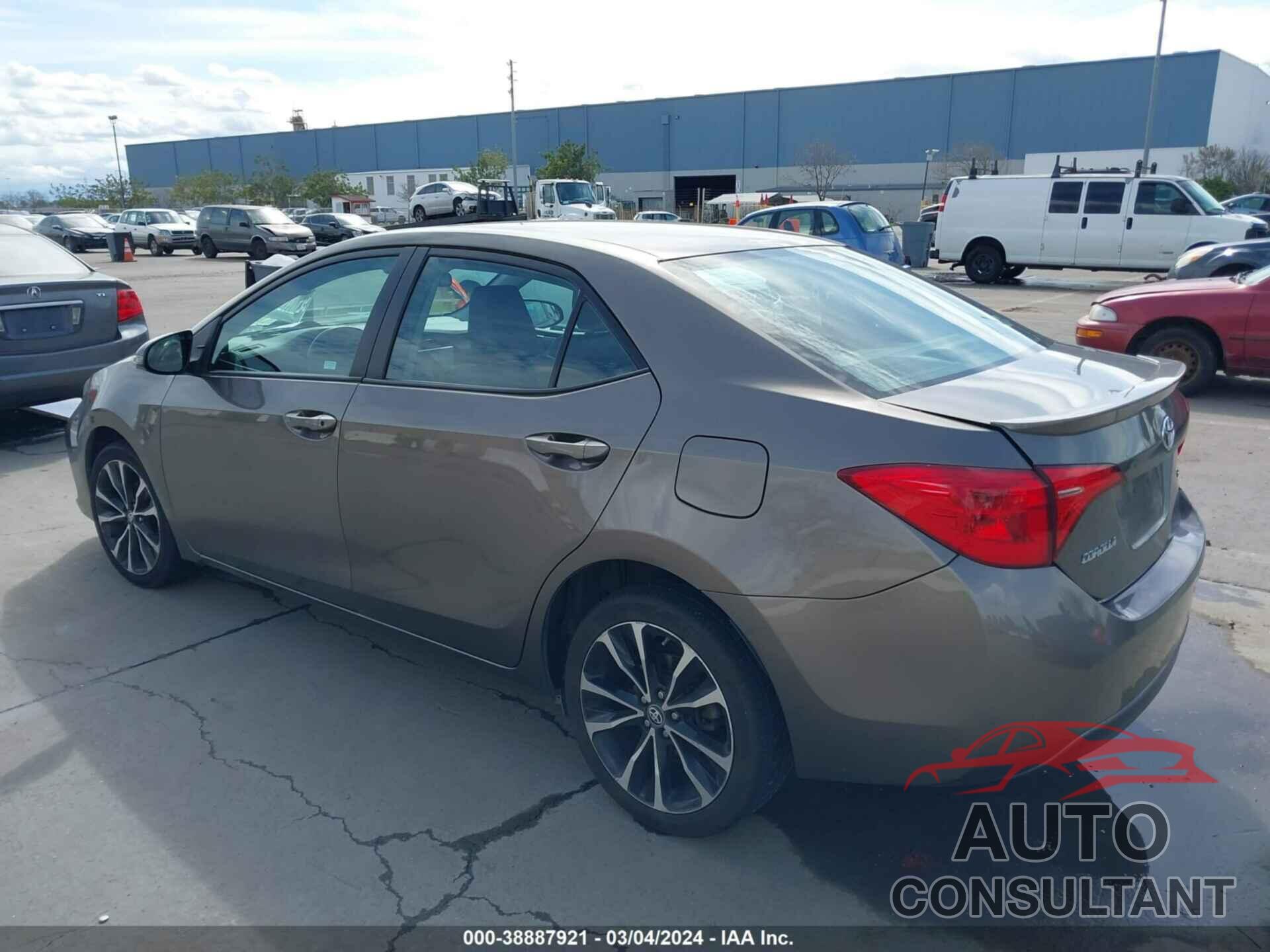 TOYOTA COROLLA 2018 - 2T1BURHE0JC028258