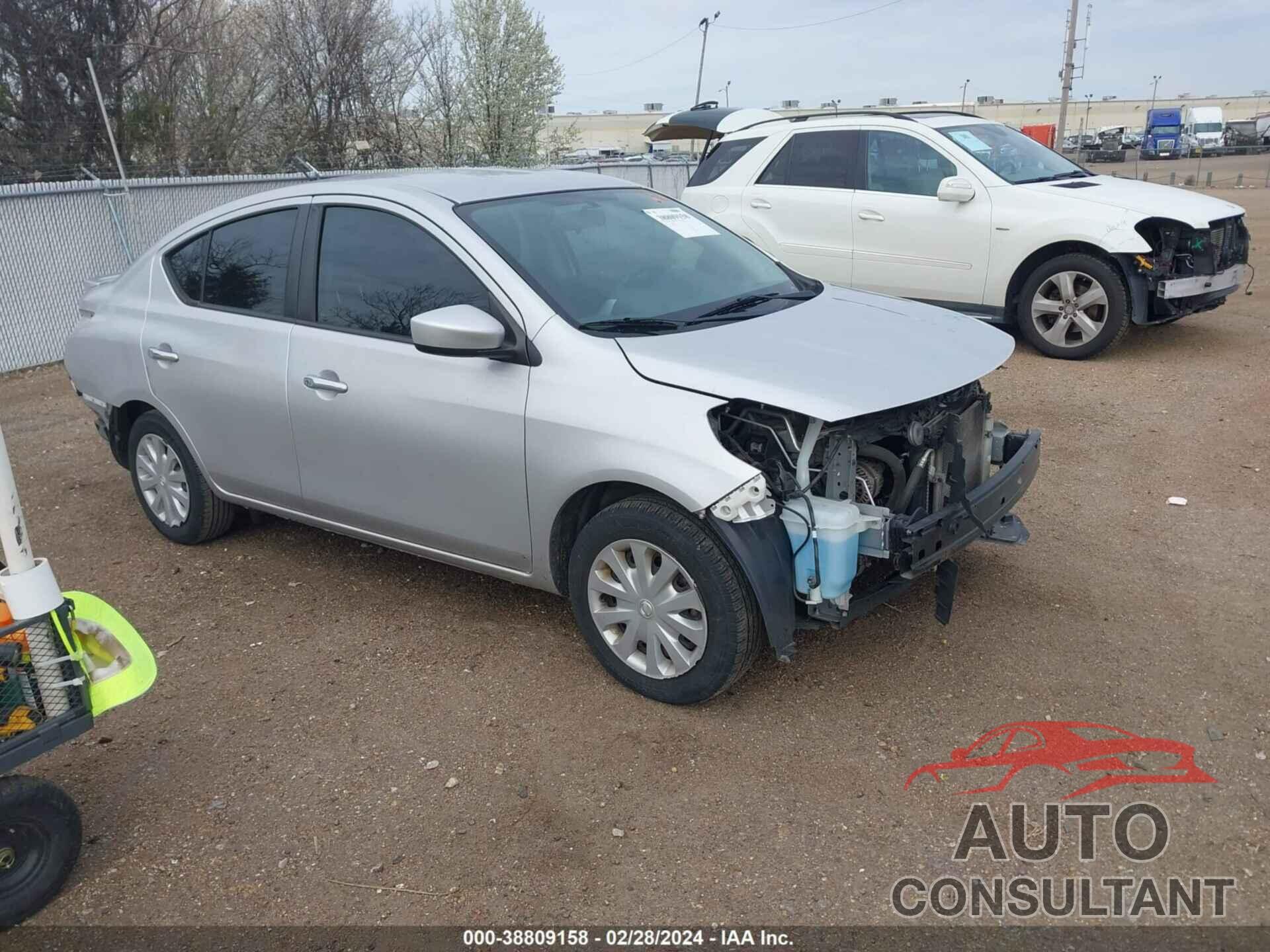 NISSAN VERSA 2018 - 3N1CN7AP6JK391459