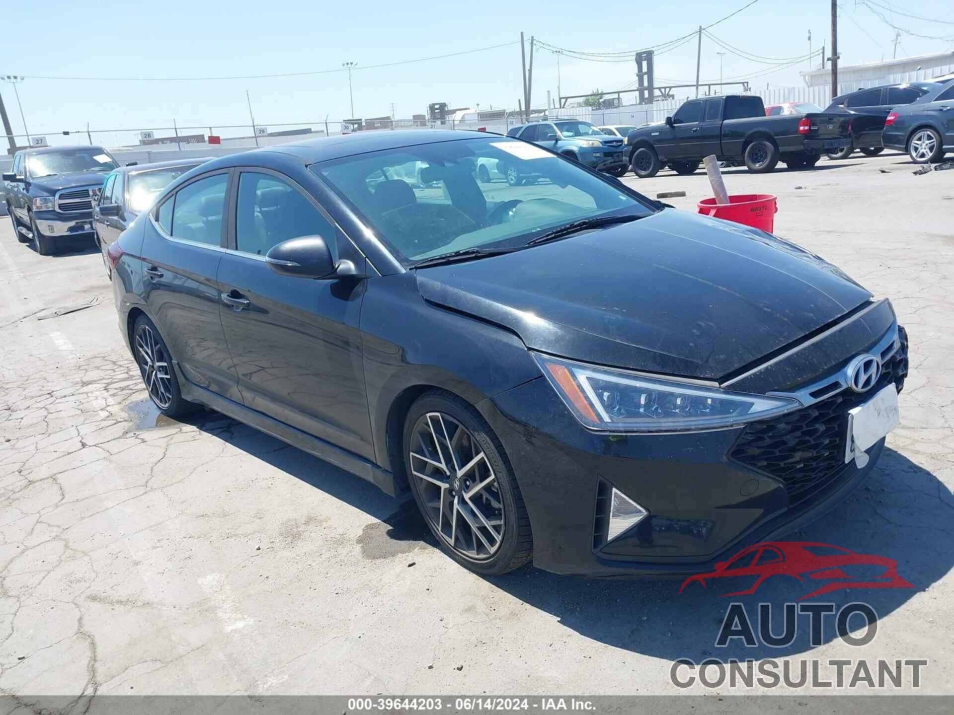 HYUNDAI ELANTRA 2019 - KMHD04LB5KU861185