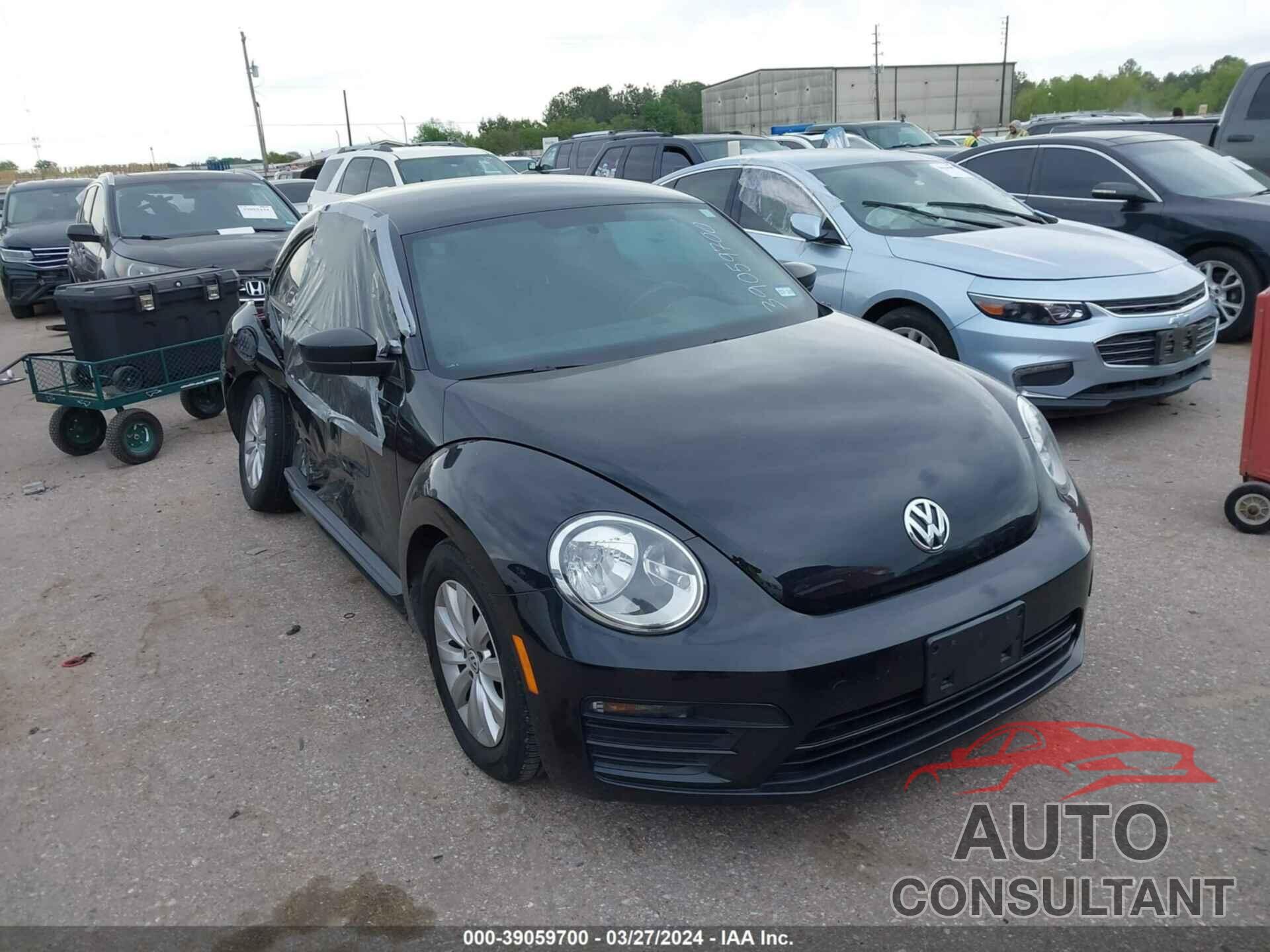 VOLKSWAGEN BEETLE 2018 - 3VWFD7AT1JM705000