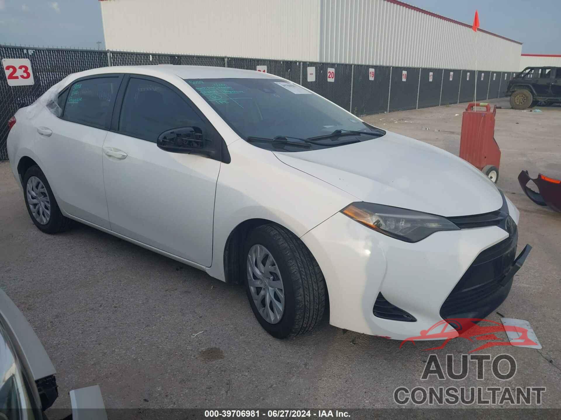 TOYOTA COROLLA 2018 - 5YFBURHE0JP760616