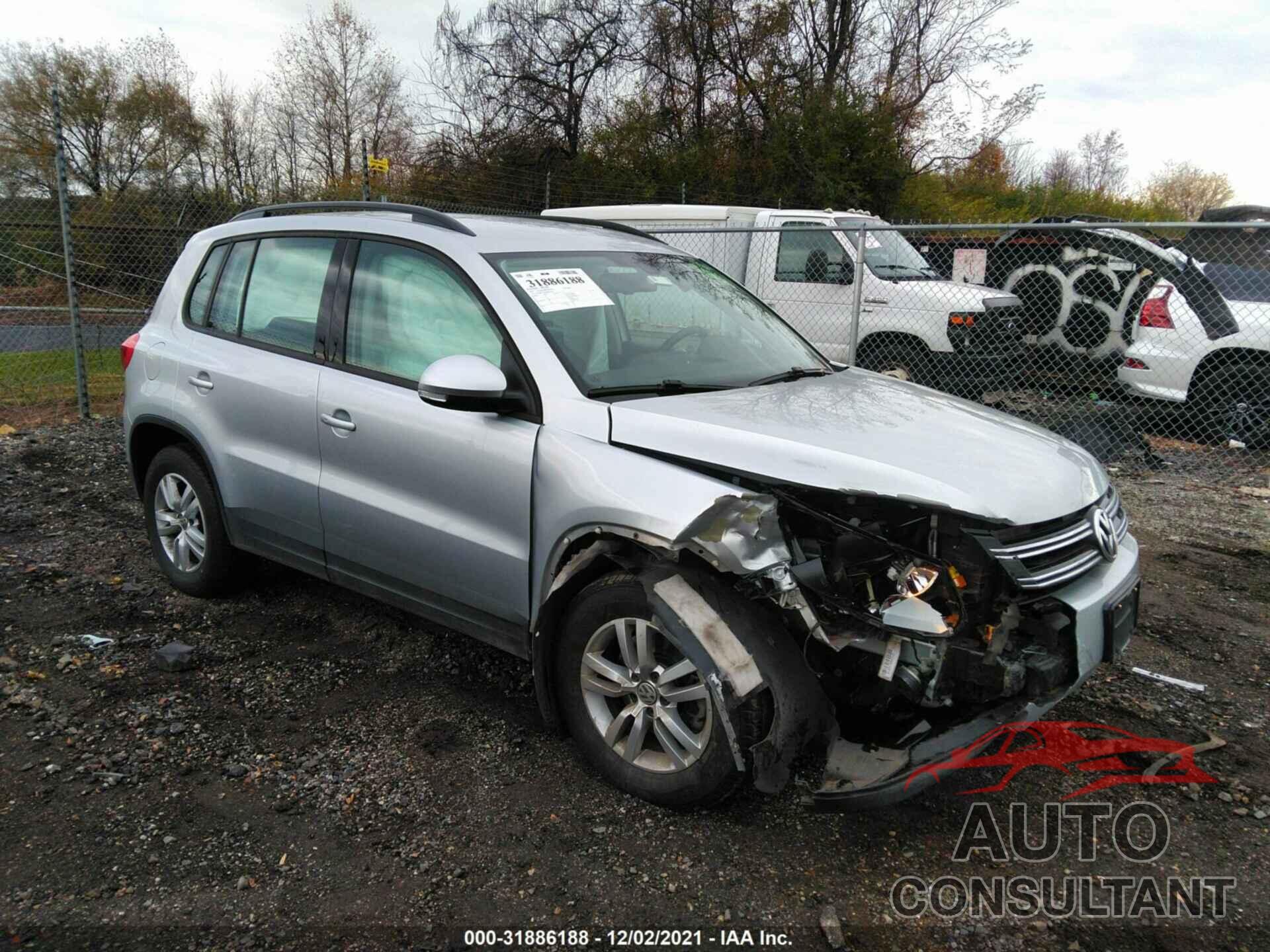 VOLKSWAGEN TIGUAN 2017 - WVGBV7AX9HK016014