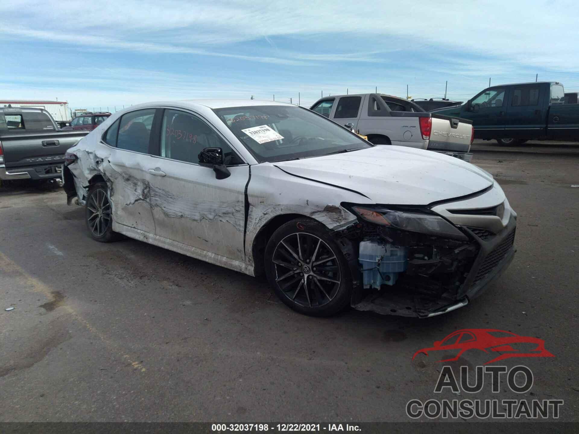 TOYOTA CAMRY 2021 - 4T1G11AK2MU444105