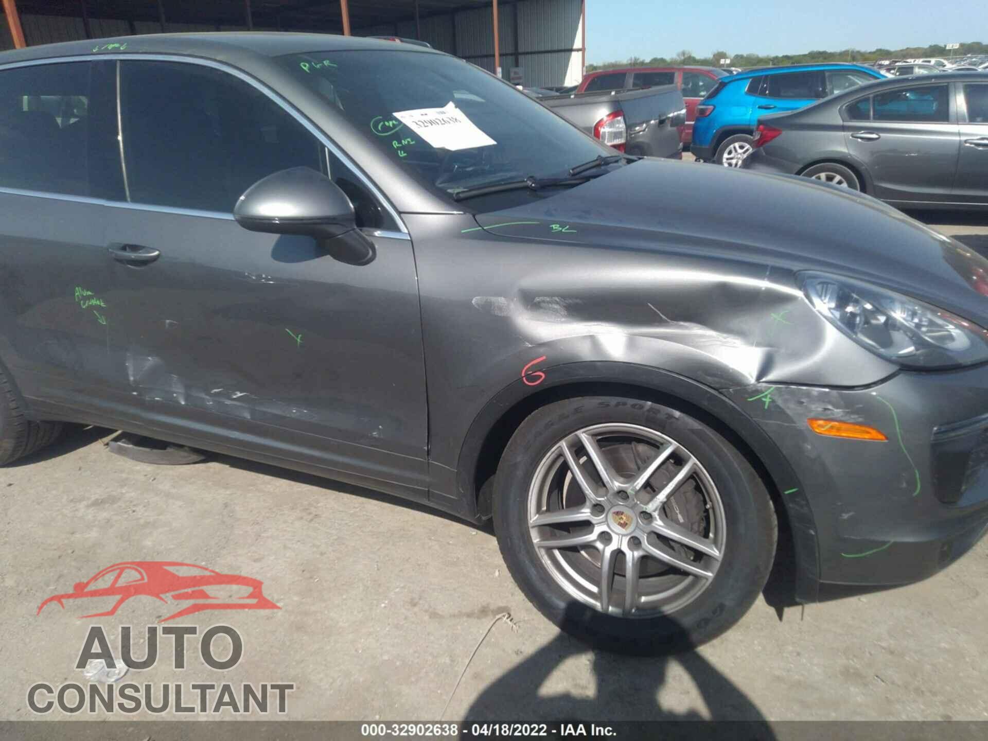 PORSCHE CAYENNE 2016 - WP1AA2A29GKA11475