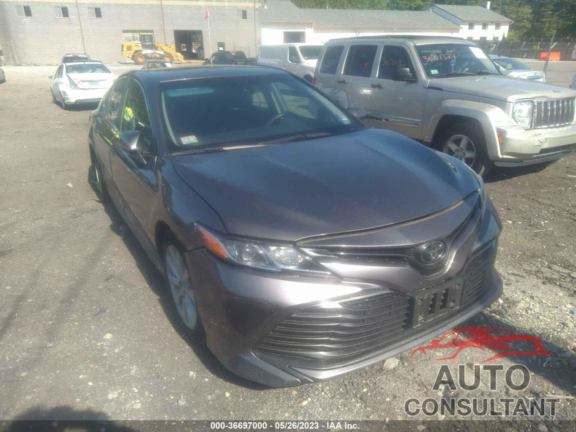 TOYOTA CAMRY 2018 - 4T1B11HK8JU572117