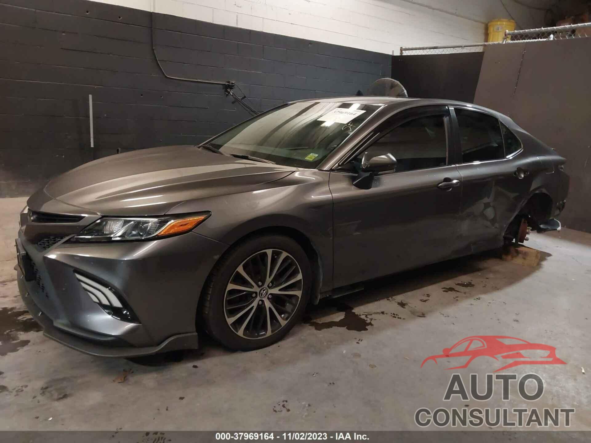 TOYOTA CAMRY 2018 - 4T1B11HK4JU059219