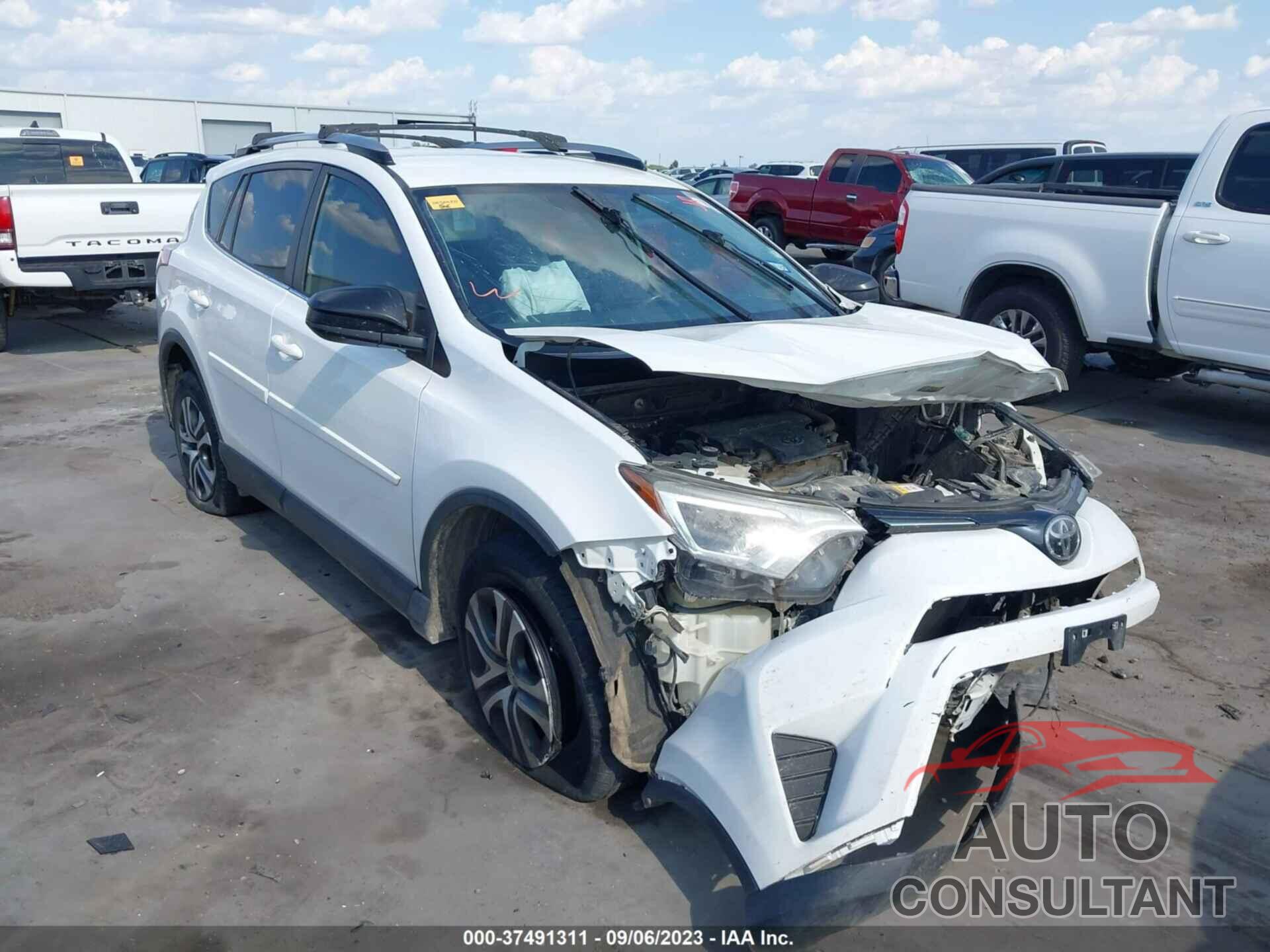 TOYOTA RAV4 2017 - JTMZFREV5HJ124866