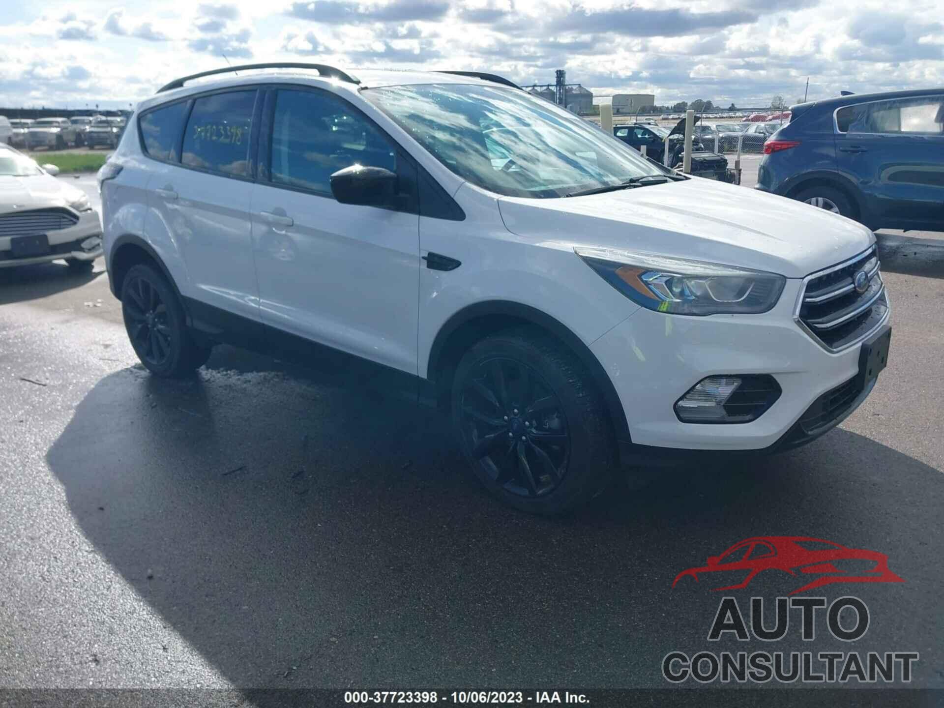 FORD ESCAPE 2017 - 1FMCU9G93HUE44354