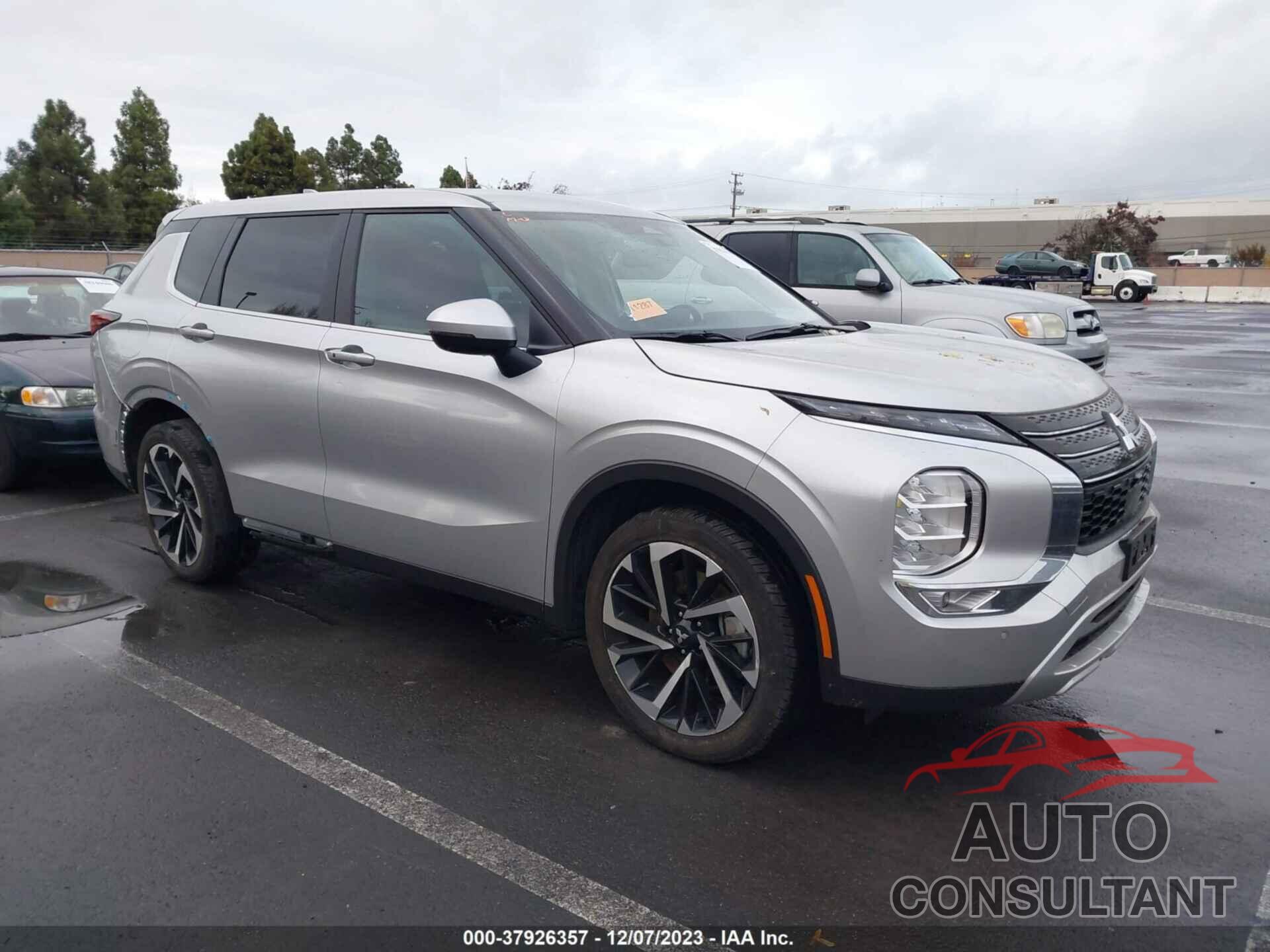 MITSUBISHI OUTLANDER 2023 - JA4J3UA82PZ023545