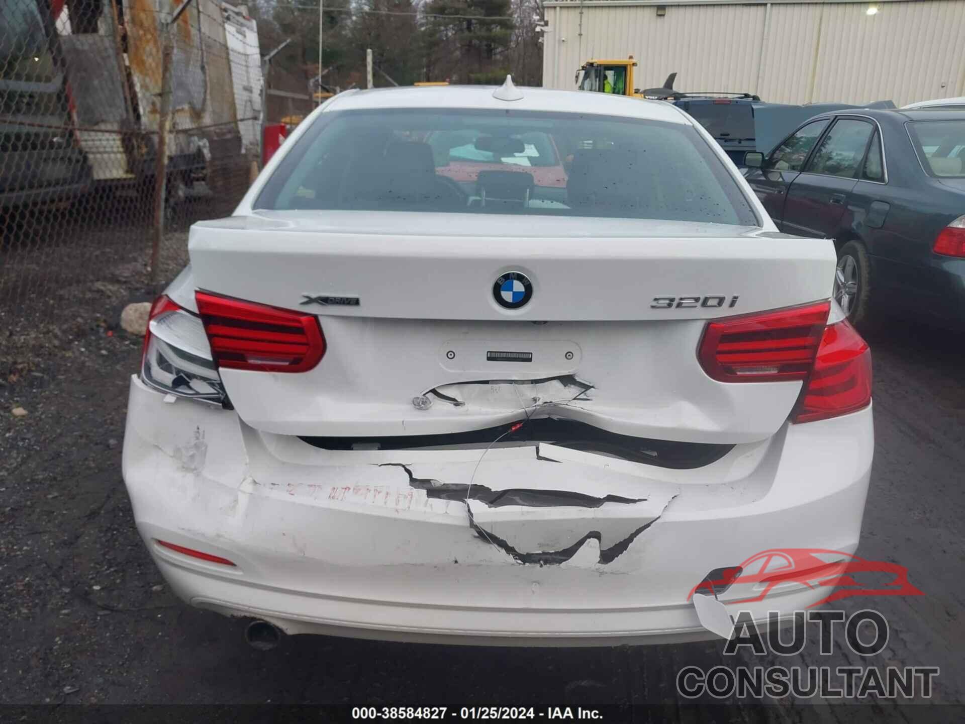 BMW 320I 2018 - WBA8E5G51JNV02889