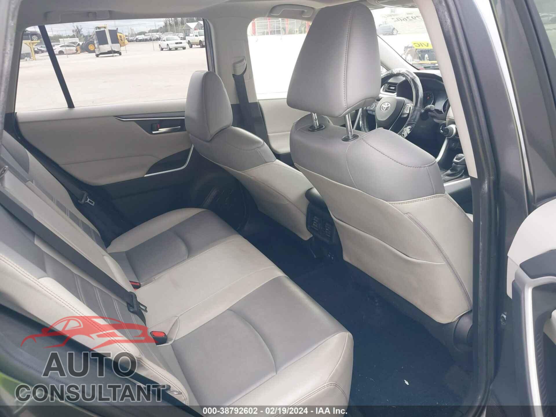 TOYOTA RAV4 2019 - JTMC1RFV0KD005566