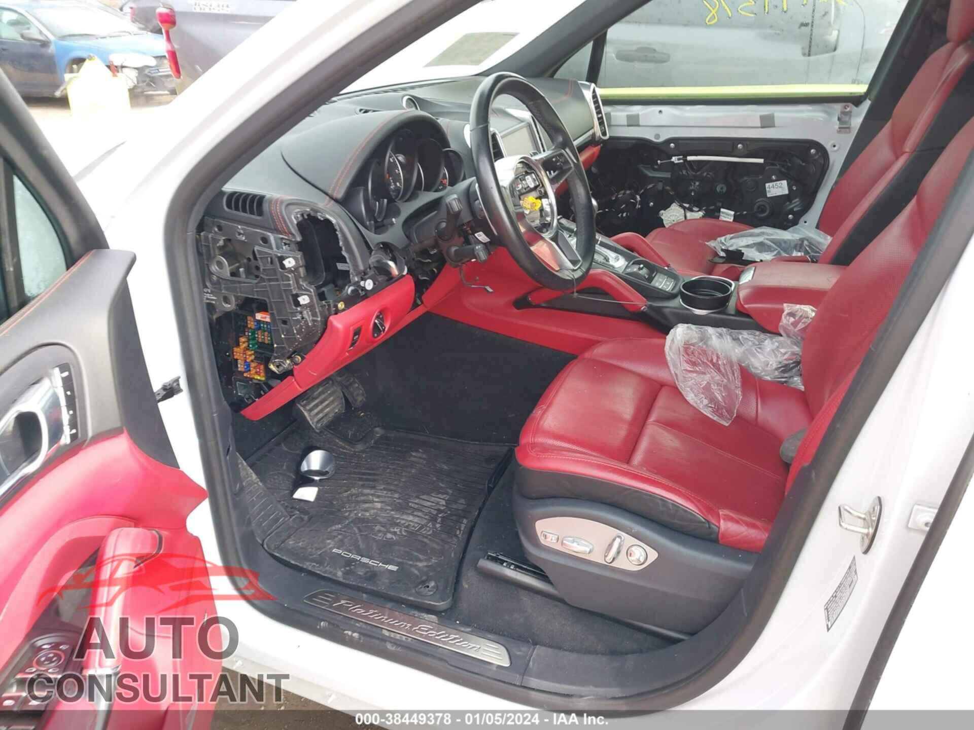 PORSCHE CAYENNE 2018 - WP1AA2A28JKA05688