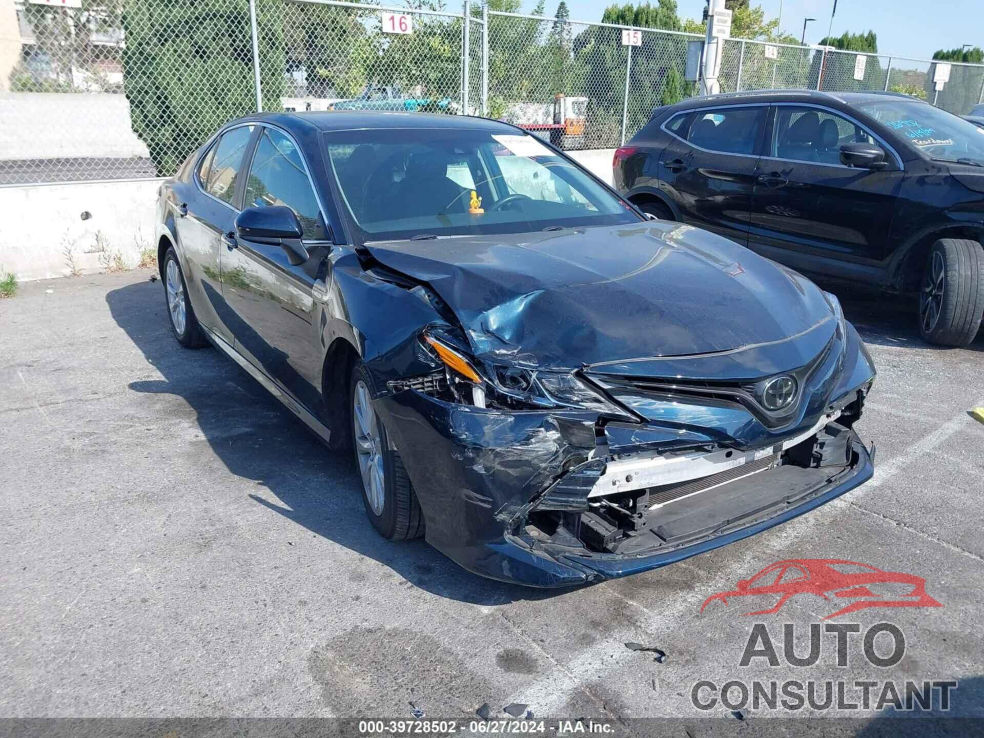 TOYOTA CAMRY 2018 - 4T1B11HK9JU609398