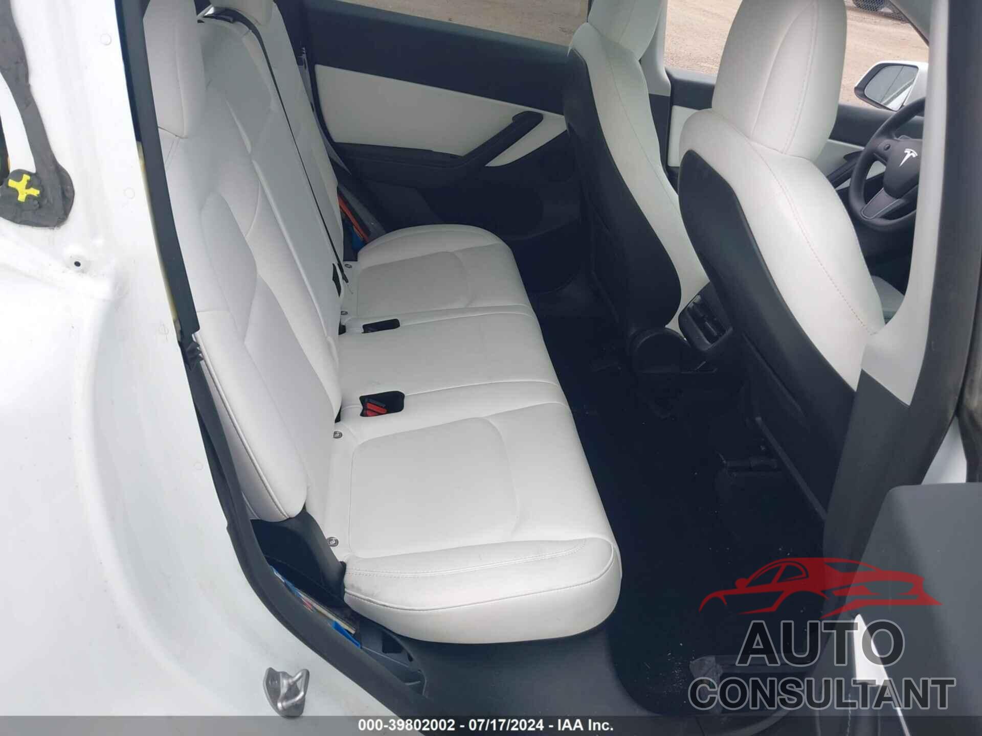 TESLA MODEL Y 2021 - 5YJYGDEE8MF266500