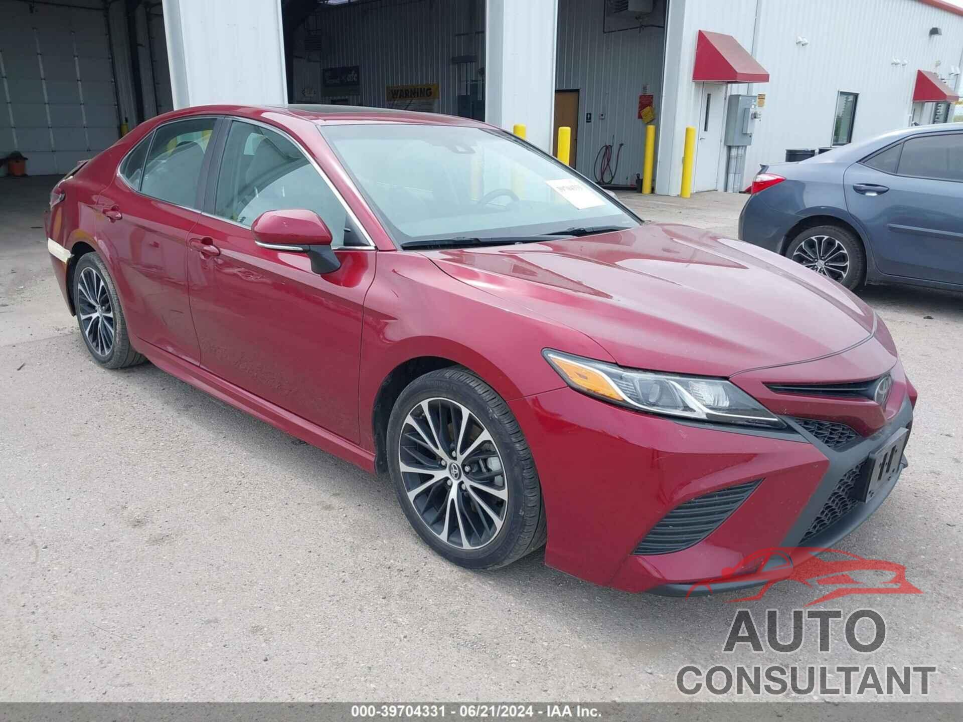 TOYOTA CAMRY 2018 - 4T1B11HK2JU666977