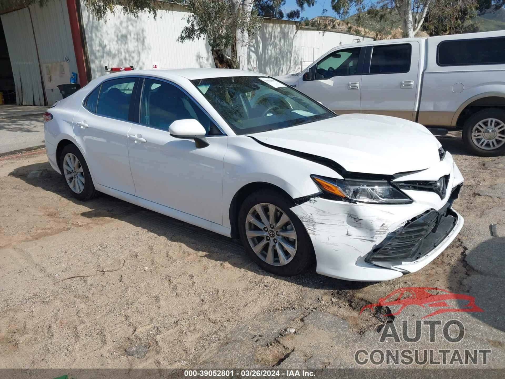 TOYOTA CAMRY 2018 - 4T1B11HK1JU627538