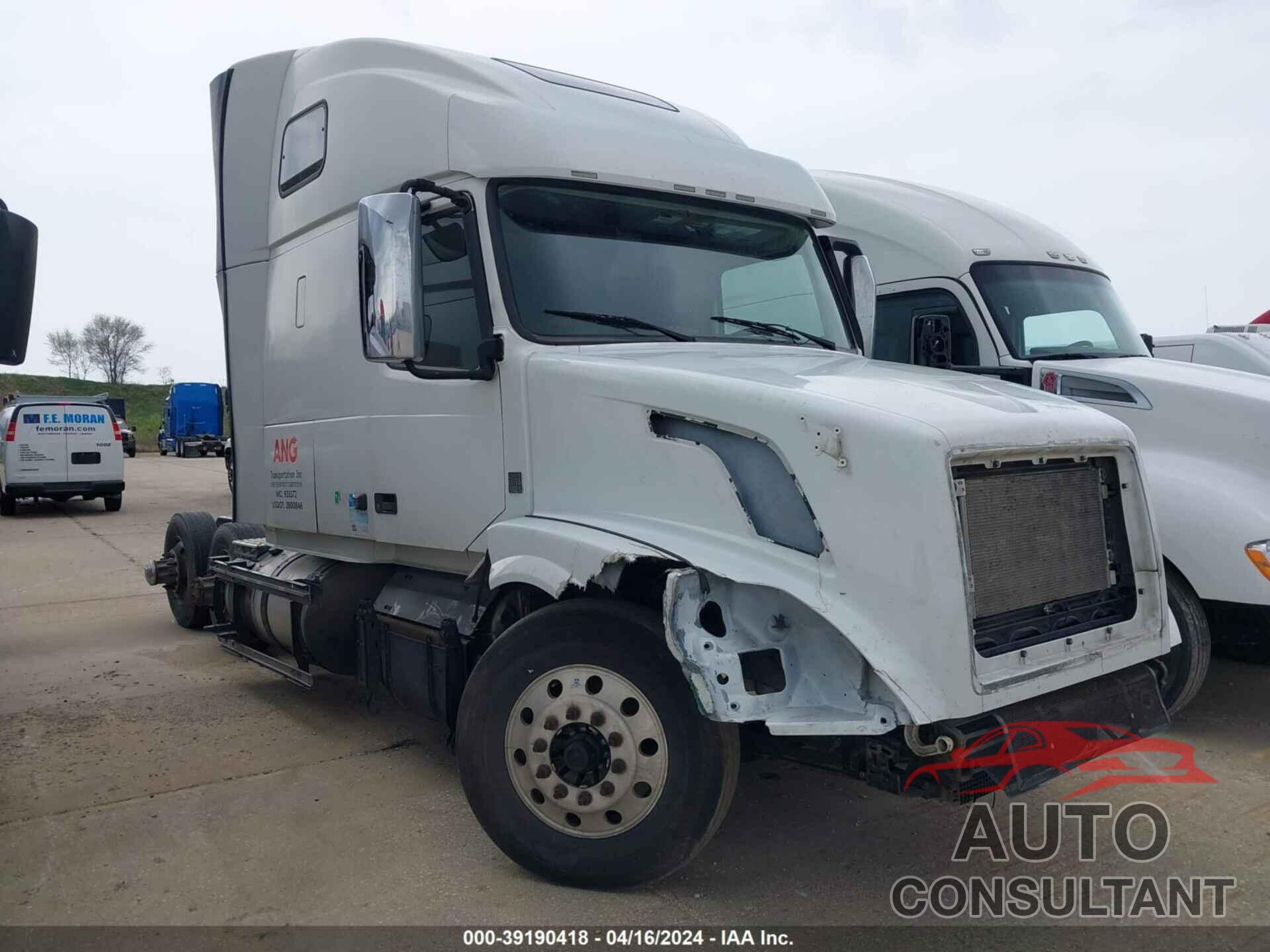 VOLVO VNL 2018 - 4V4NC9EH2JN887819