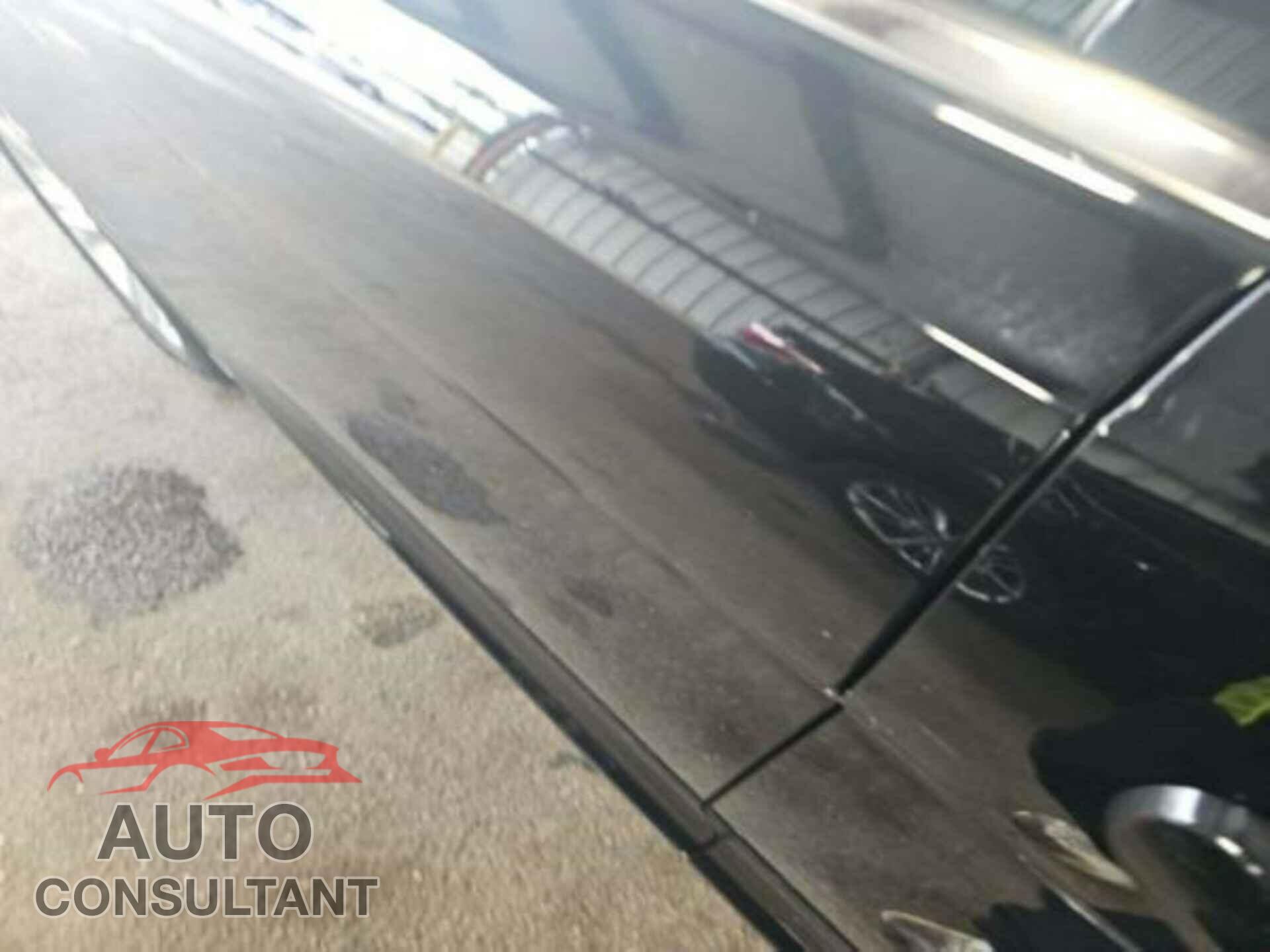 FORD TAURUS 2018 - 1FAHP2E86JG102720