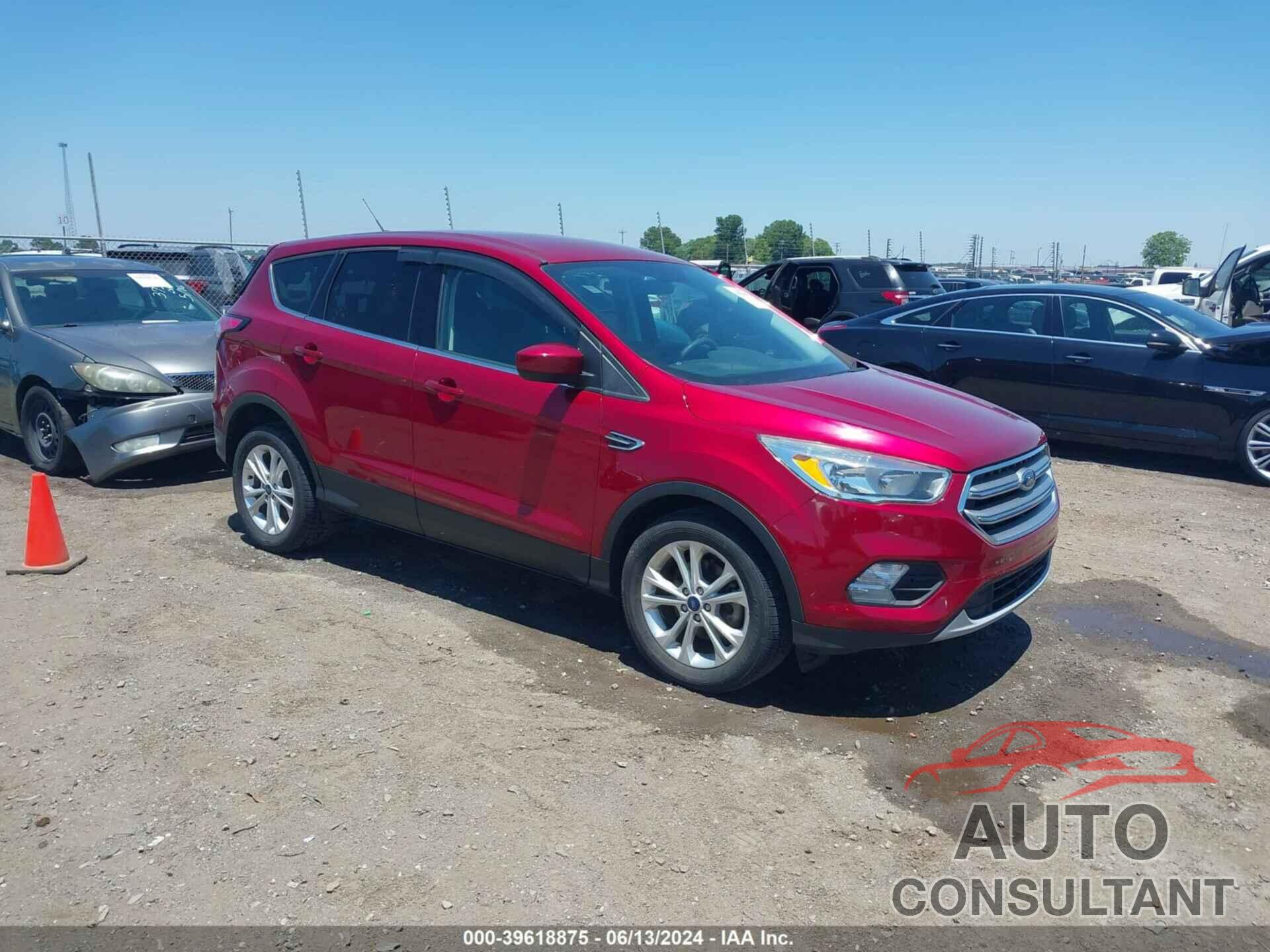 FORD ESCAPE 2017 - 1FMCU0GD8HUF01602