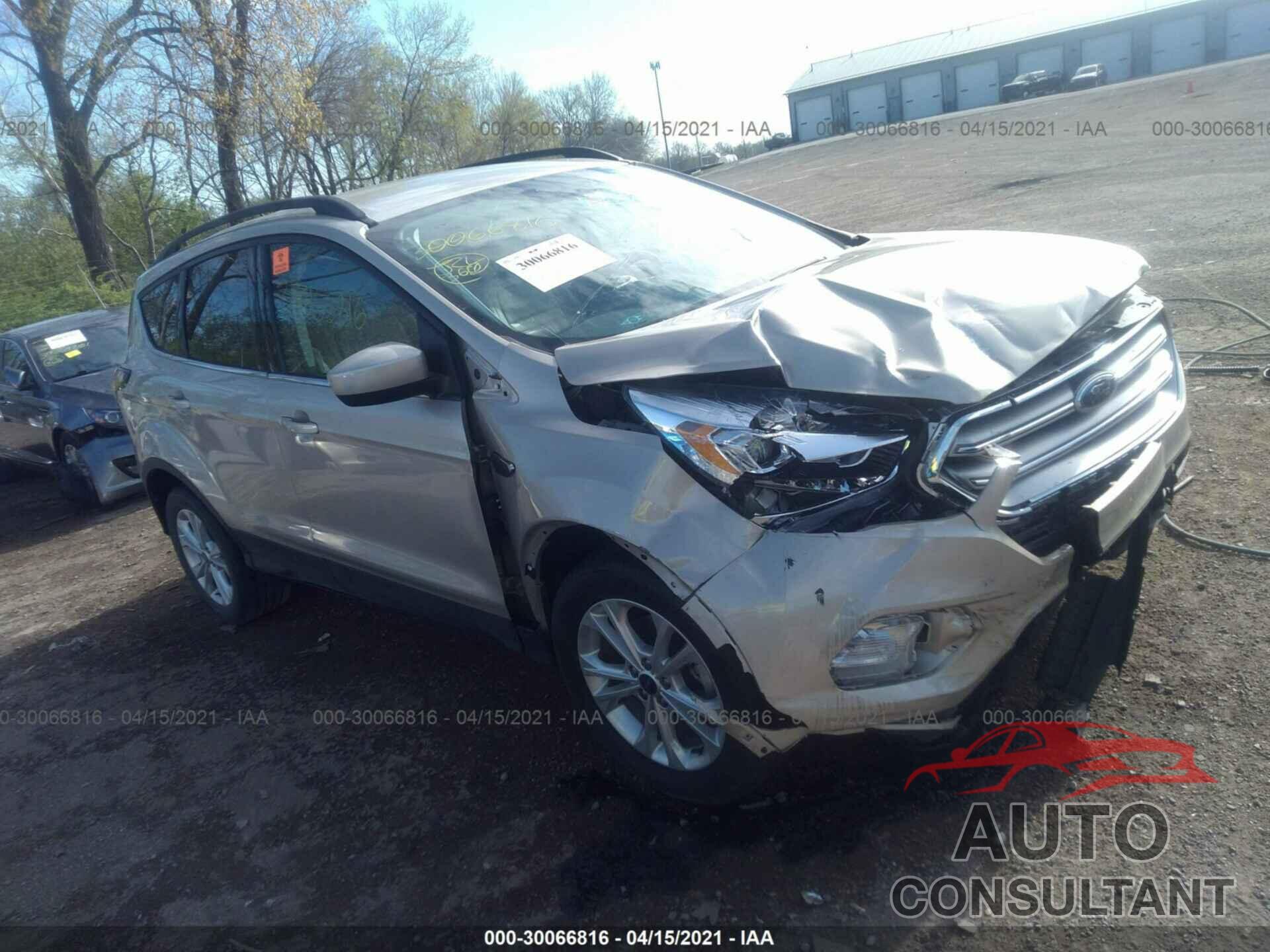 FORD ESCAPE 2017 - 1FMCU0GD5HUC92898