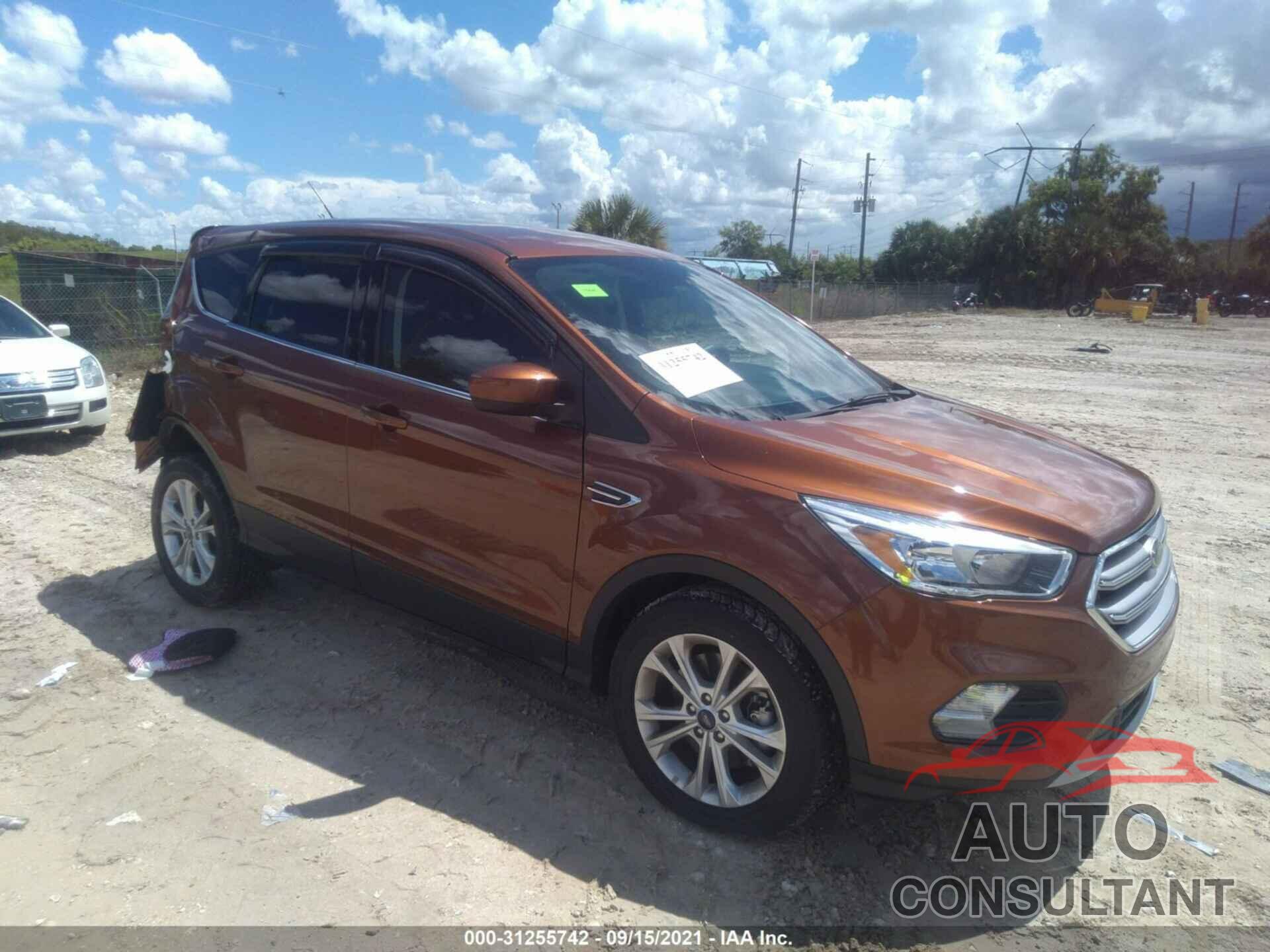 FORD ESCAPE 2017 - 1FMCU9GD5HUD29615