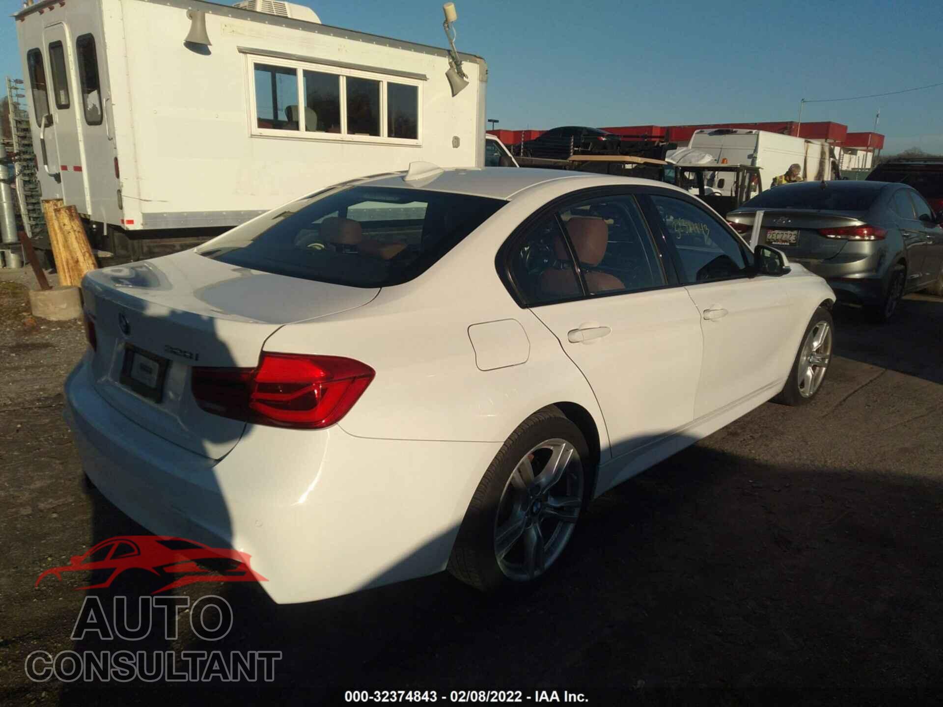 BMW 3 SERIES 2016 - WBA8E3G52GNU04483