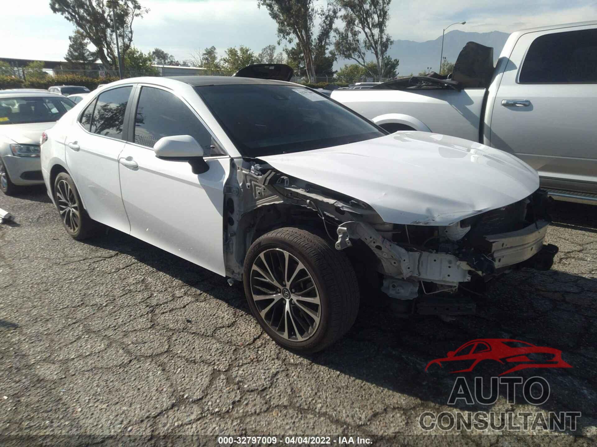 TOYOTA CAMRY 2018 - 4T1B11HK7JU082641