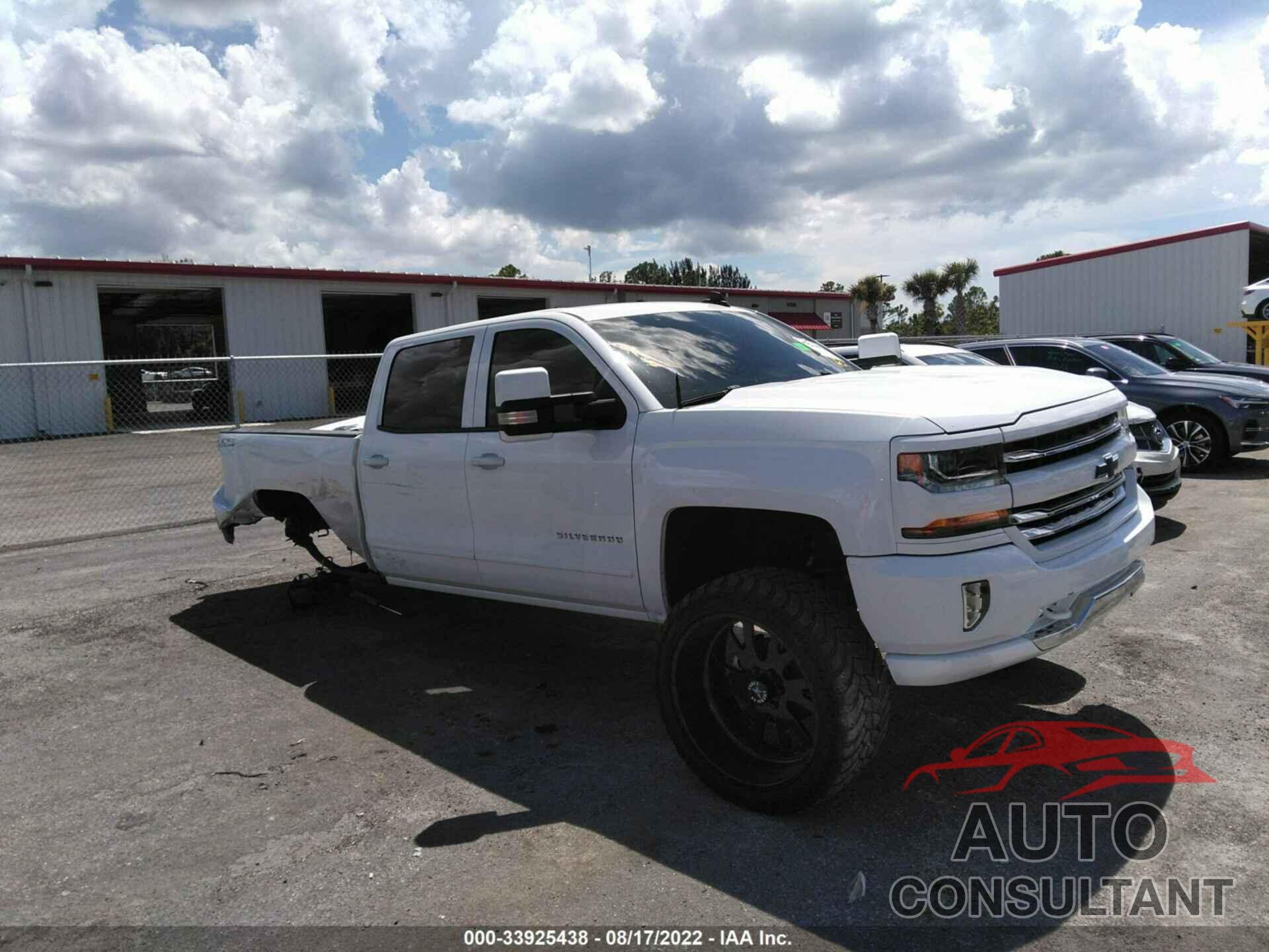 CHEVROLET SILVERADO 1500 2017 - 1GCUKREC8HF228968