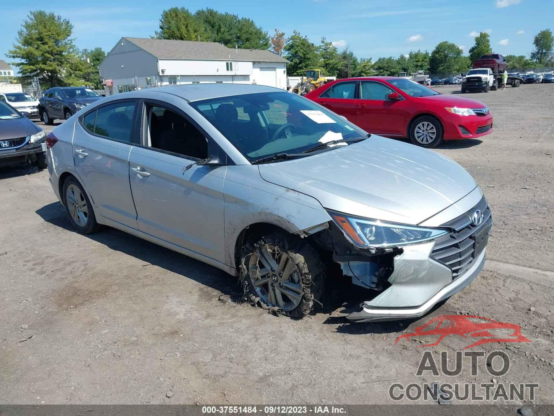 HYUNDAI ELANTRA 2019 - 5NPD84LF8KH411105