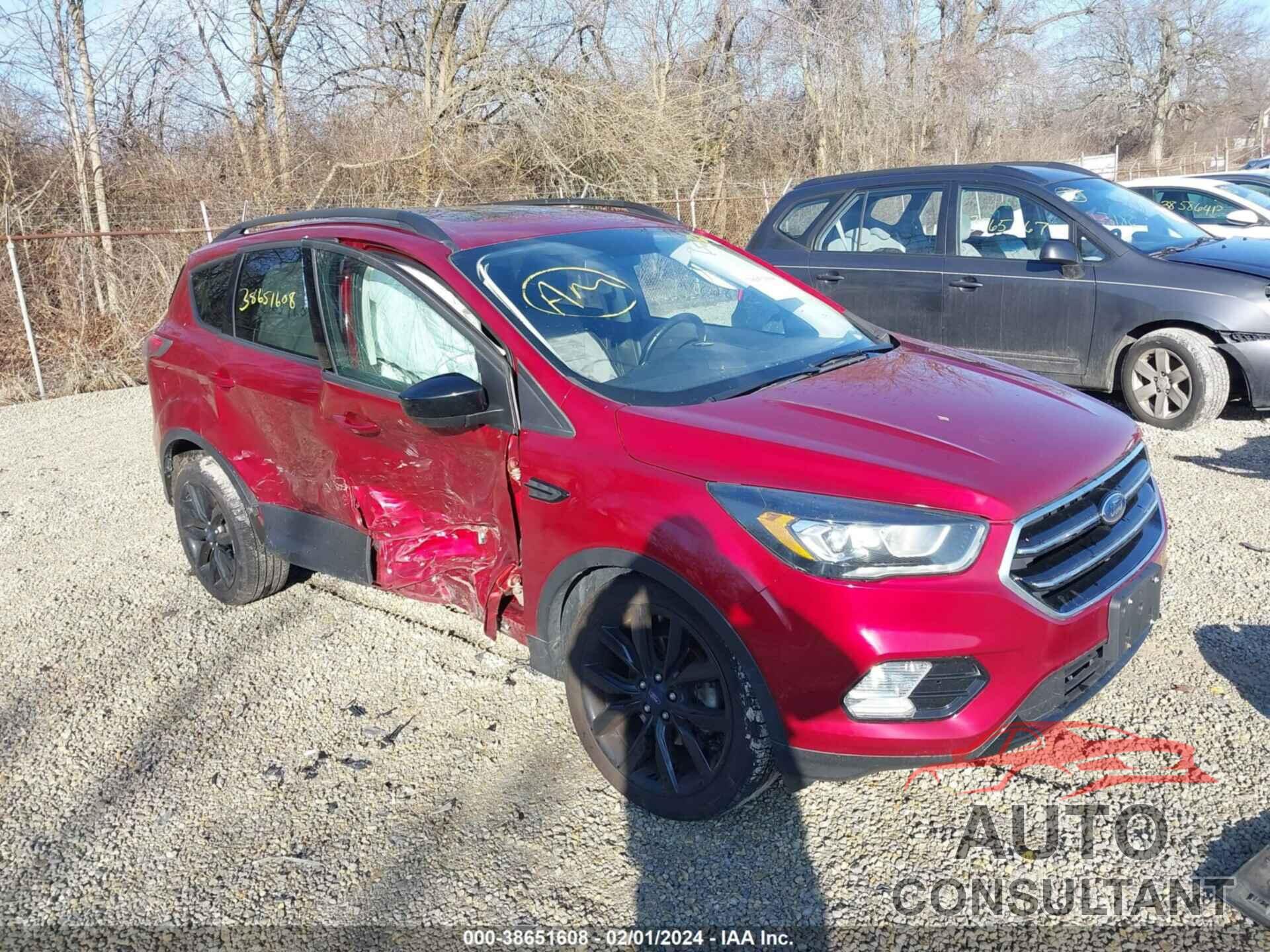 FORD ESCAPE 2017 - 1FMCU0GD0HUA12109