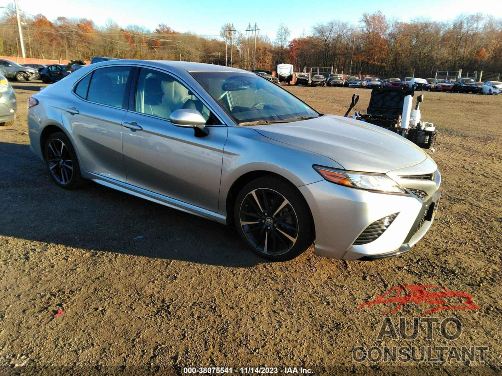 TOYOTA CAMRY 2018 - 4T1B61HK7JU104008