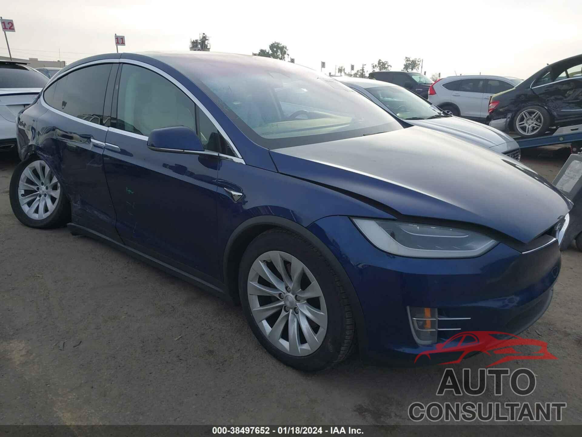 TESLA MODEL X 2018 - 5YJXCAE26JF139915