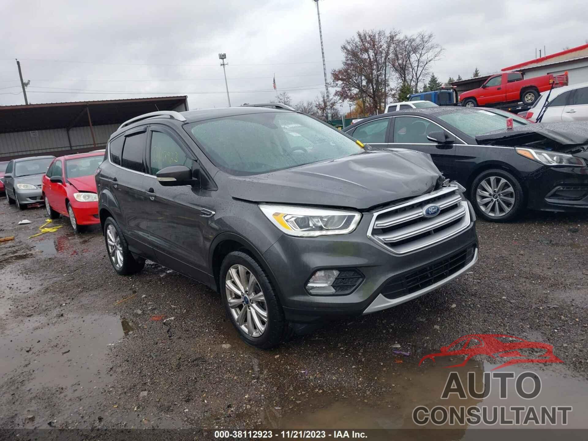 FORD ESCAPE 2017 - 1FMCU9J9XHUA37110