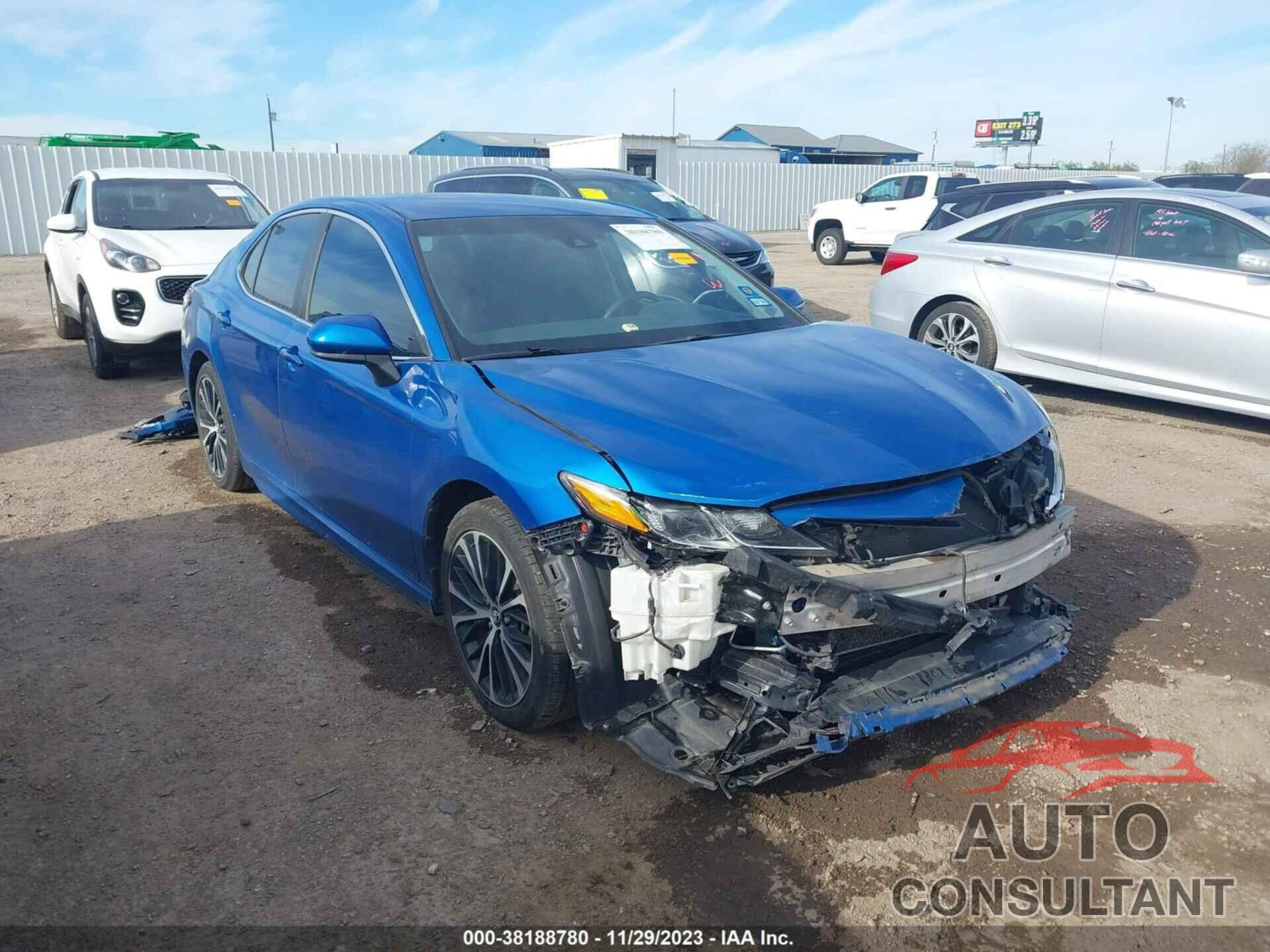 TOYOTA CAMRY 2018 - 4T1B11HK4JU071936