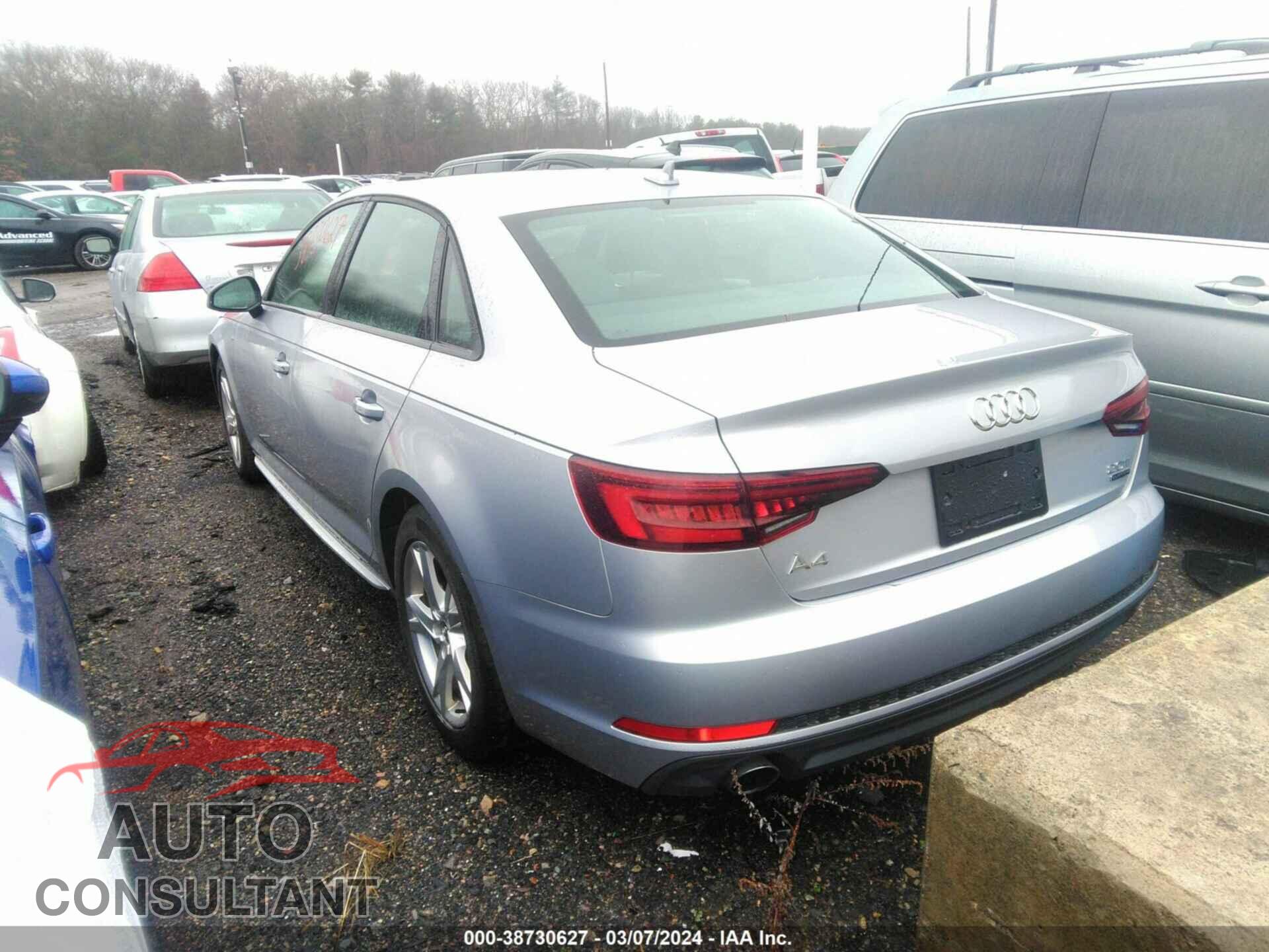 AUDI A4 2018 - WAUDNAF4XJA140665