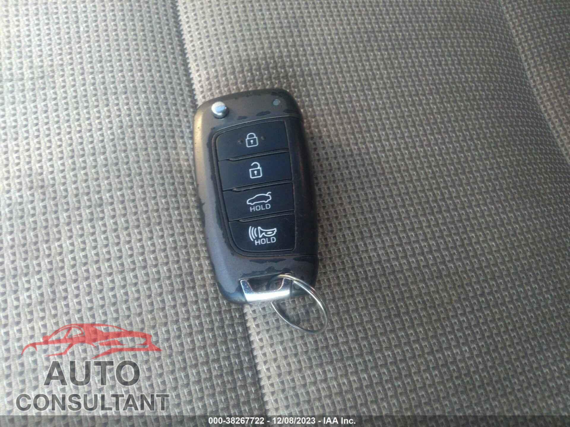 HYUNDAI ACCENT 2018 - 3KPC24A37JE010301